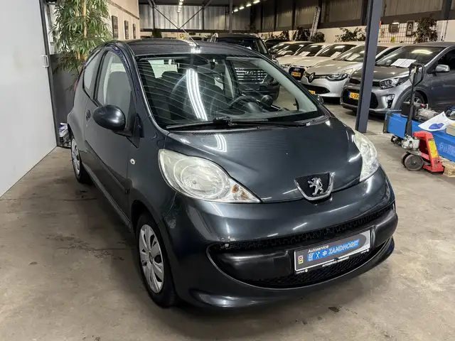 Peugeot 107 view 3