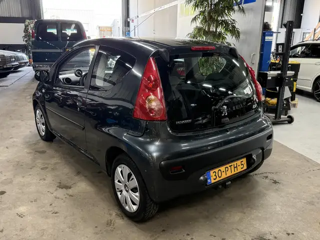 Peugeot 107 view 6