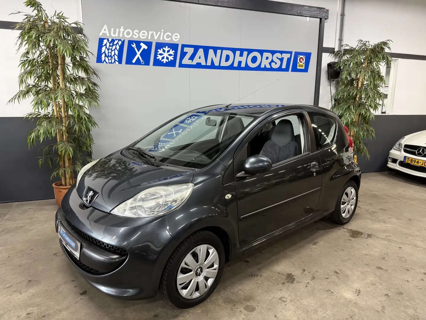 Peugeot 107 1.0-12V XS Urban Move // APK tot 22-07-2027!!! Grau - 1