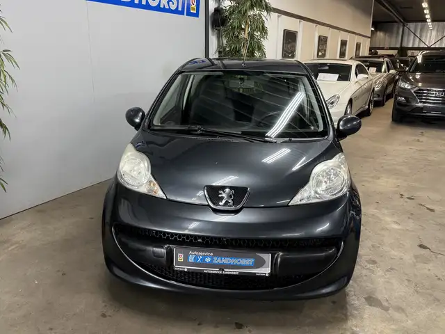 Peugeot 107 view 2