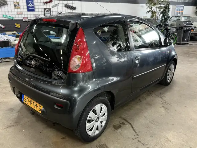Peugeot 107 view 4