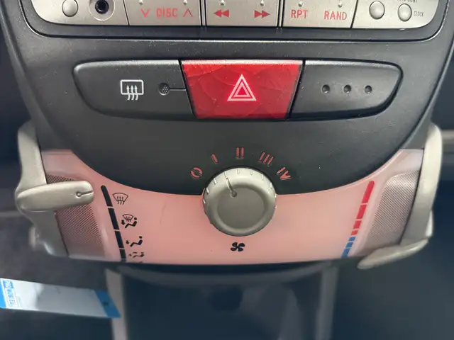 Peugeot 107 view 9
