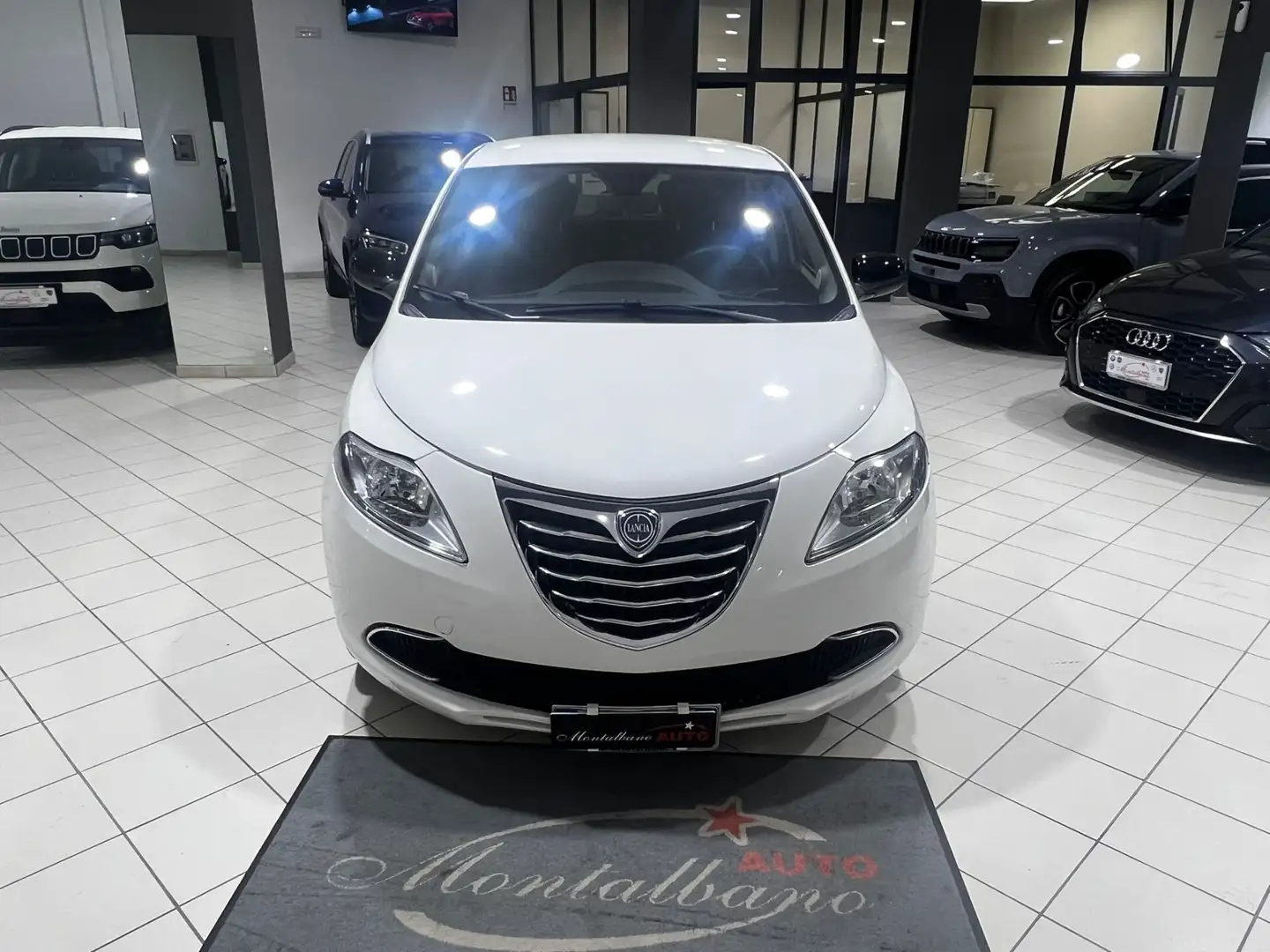 Lancia Ypsilon Ypsilon 1.3 MJT 16V 95 CV 5 porte S&S Platinum Bianco - 2