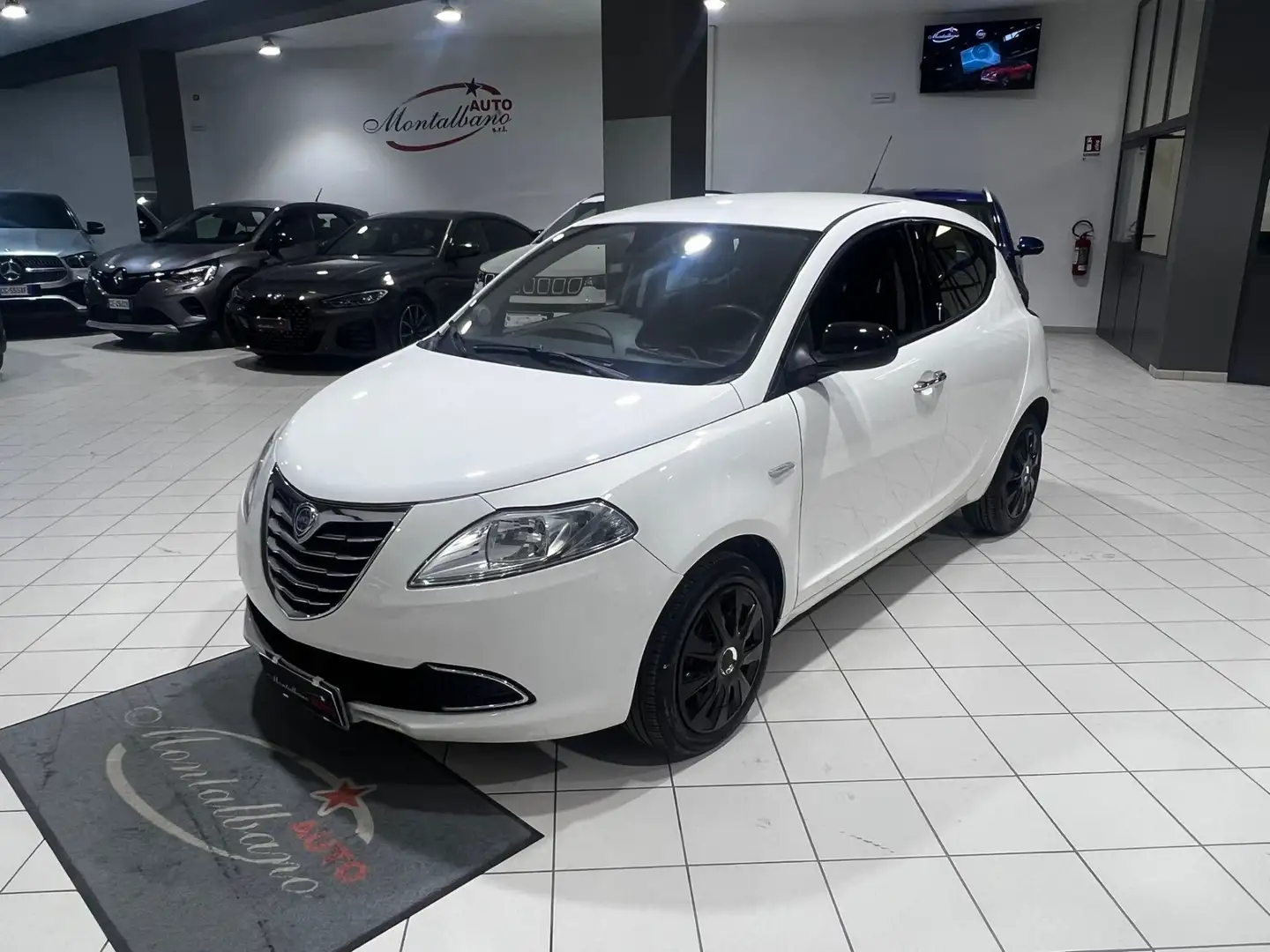 Lancia Ypsilon Ypsilon 1.3 MJT 16V 95 CV 5 porte S&S Platinum Bianco - 1