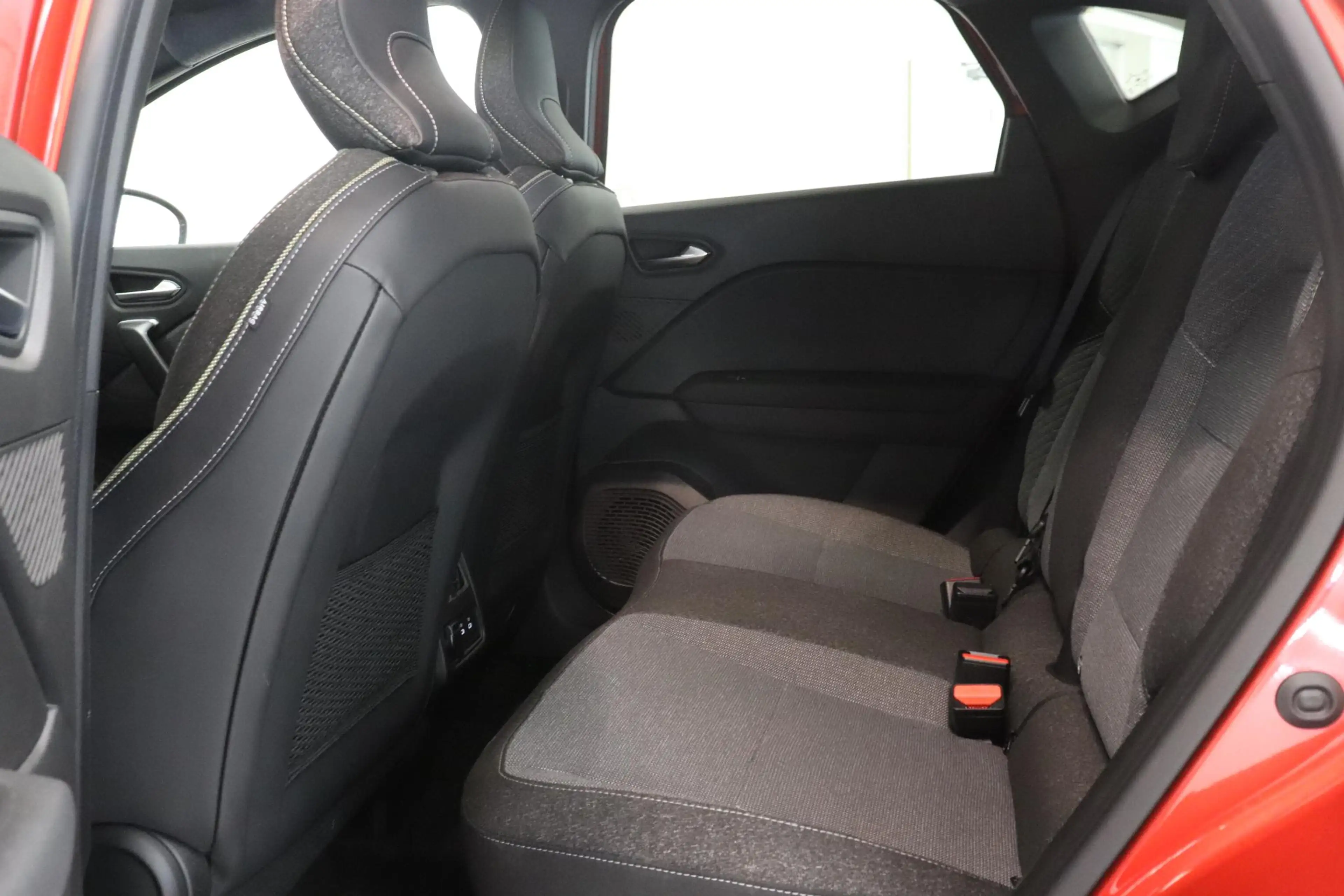 Renault Captur 1.6 E-Tech full hybrid 145 techno | 360° Camera | — photo 8