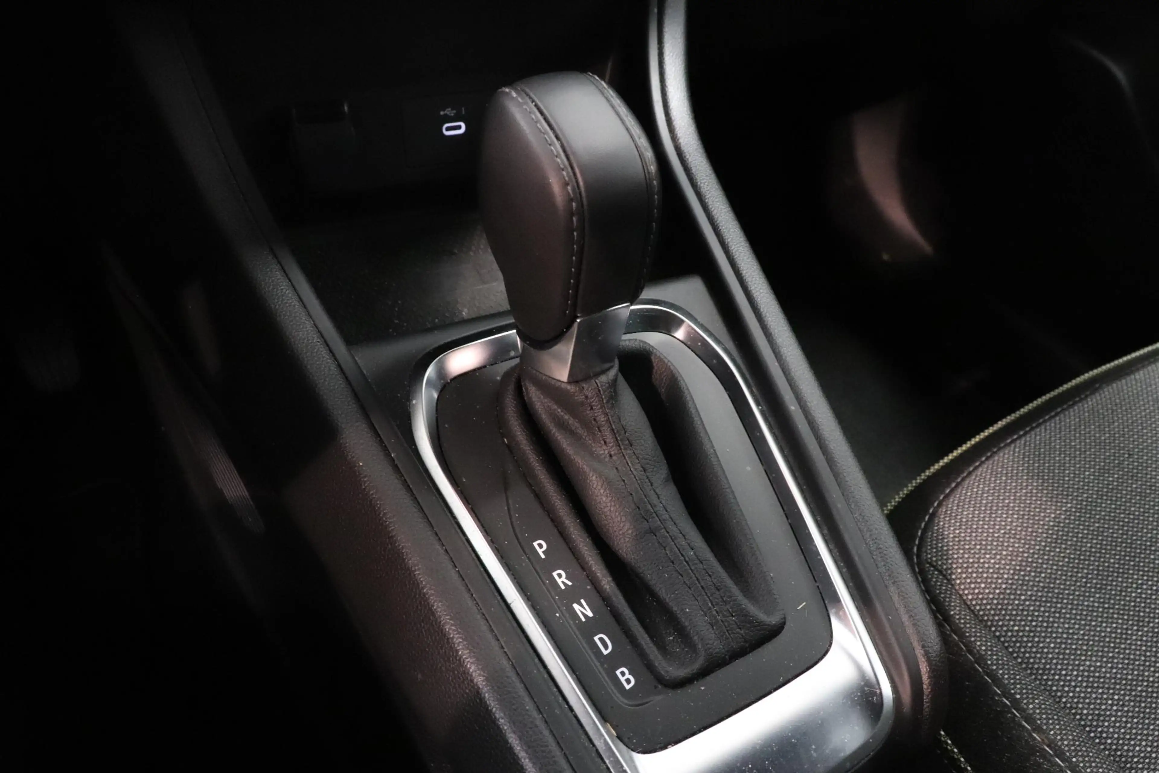 Renault Captur 1.6 E-Tech full hybrid 145 techno | 360° Camera | — photo 24