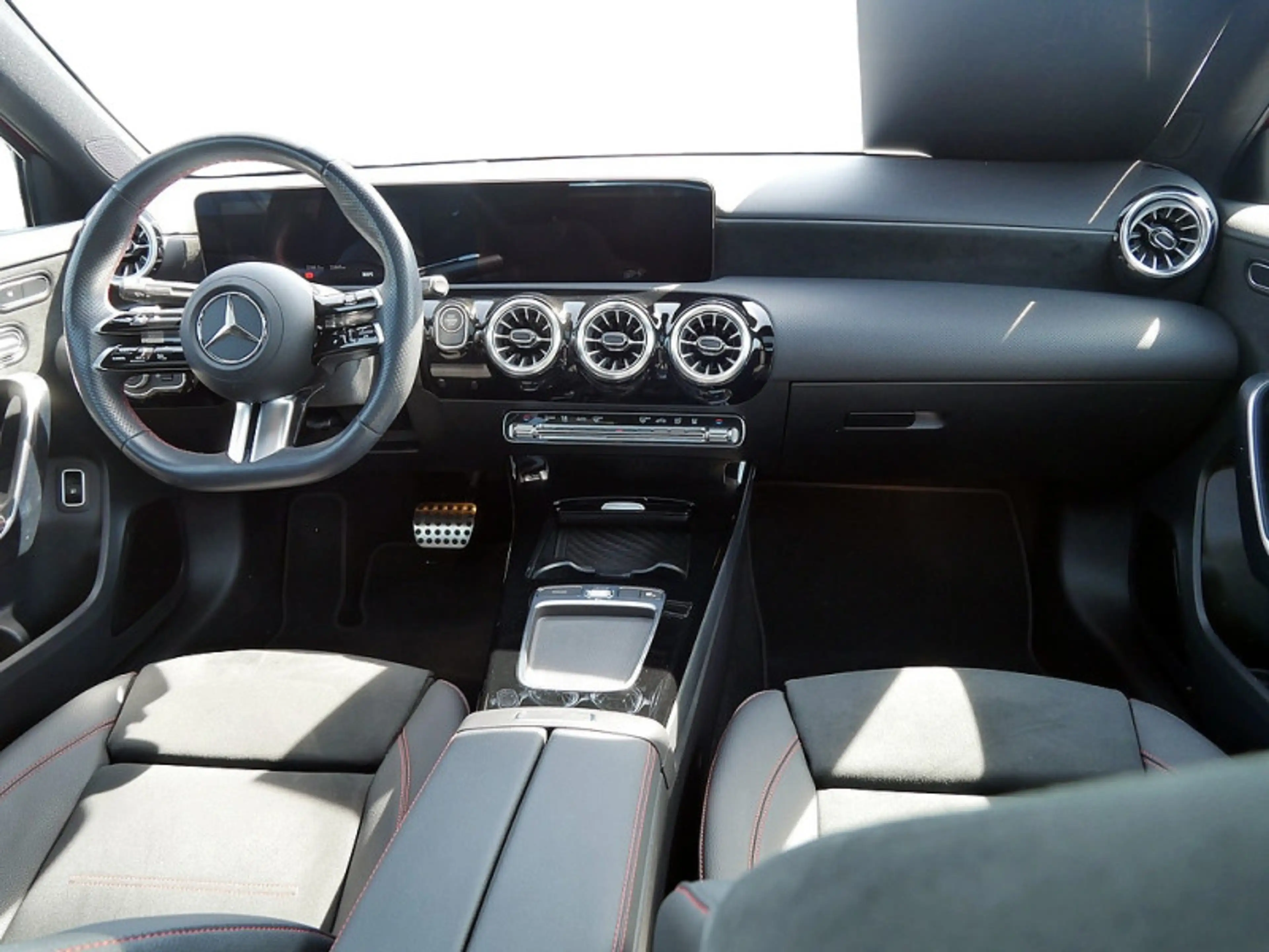 Mercedes-Benz A 250 e Limousine AMG NIGHT MEMO MULTI 360 AHK — photo 8
