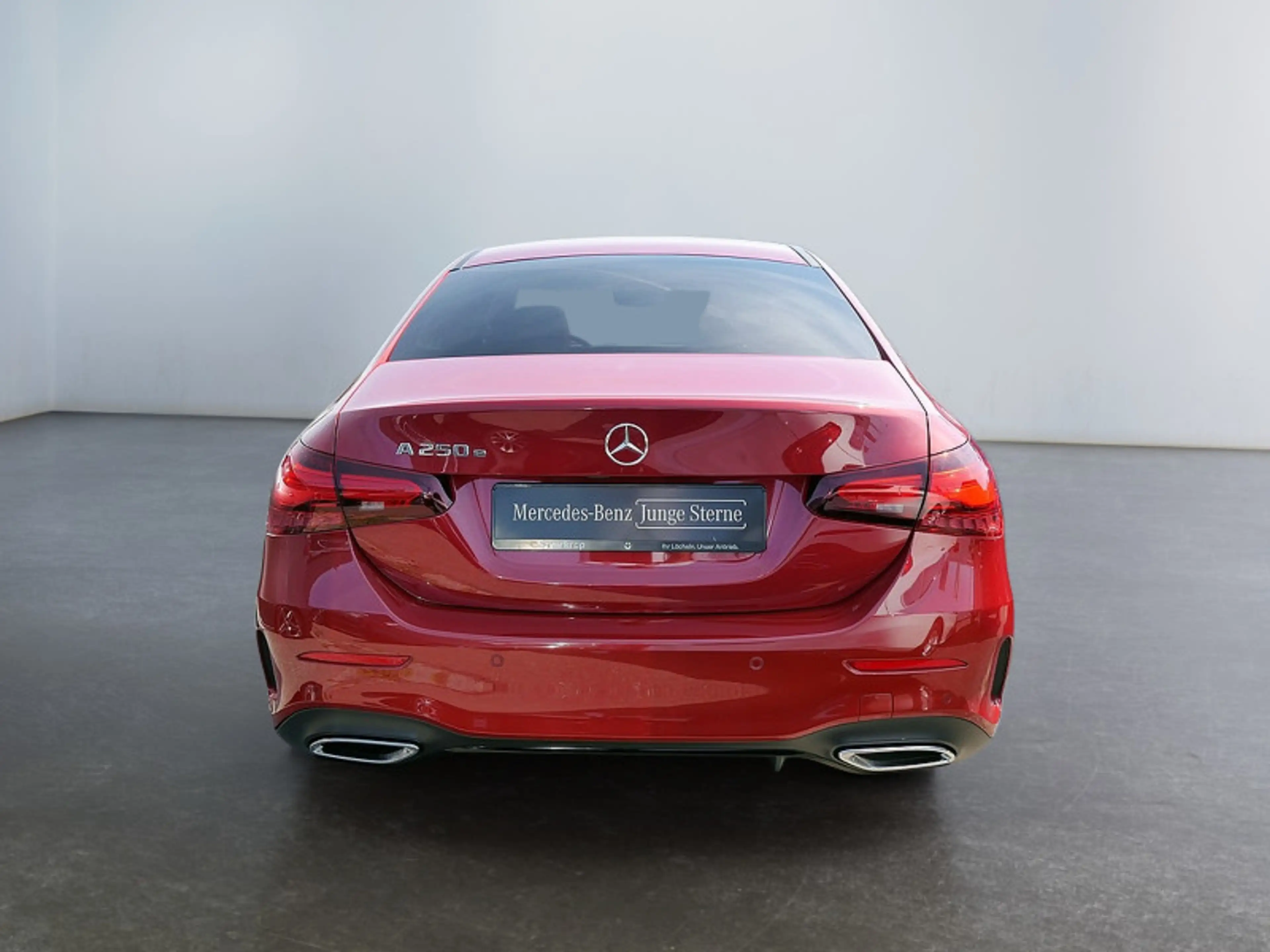 Mercedes-Benz A 250 e Limousine AMG NIGHT MEMO MULTI 360 AHK — photo 6