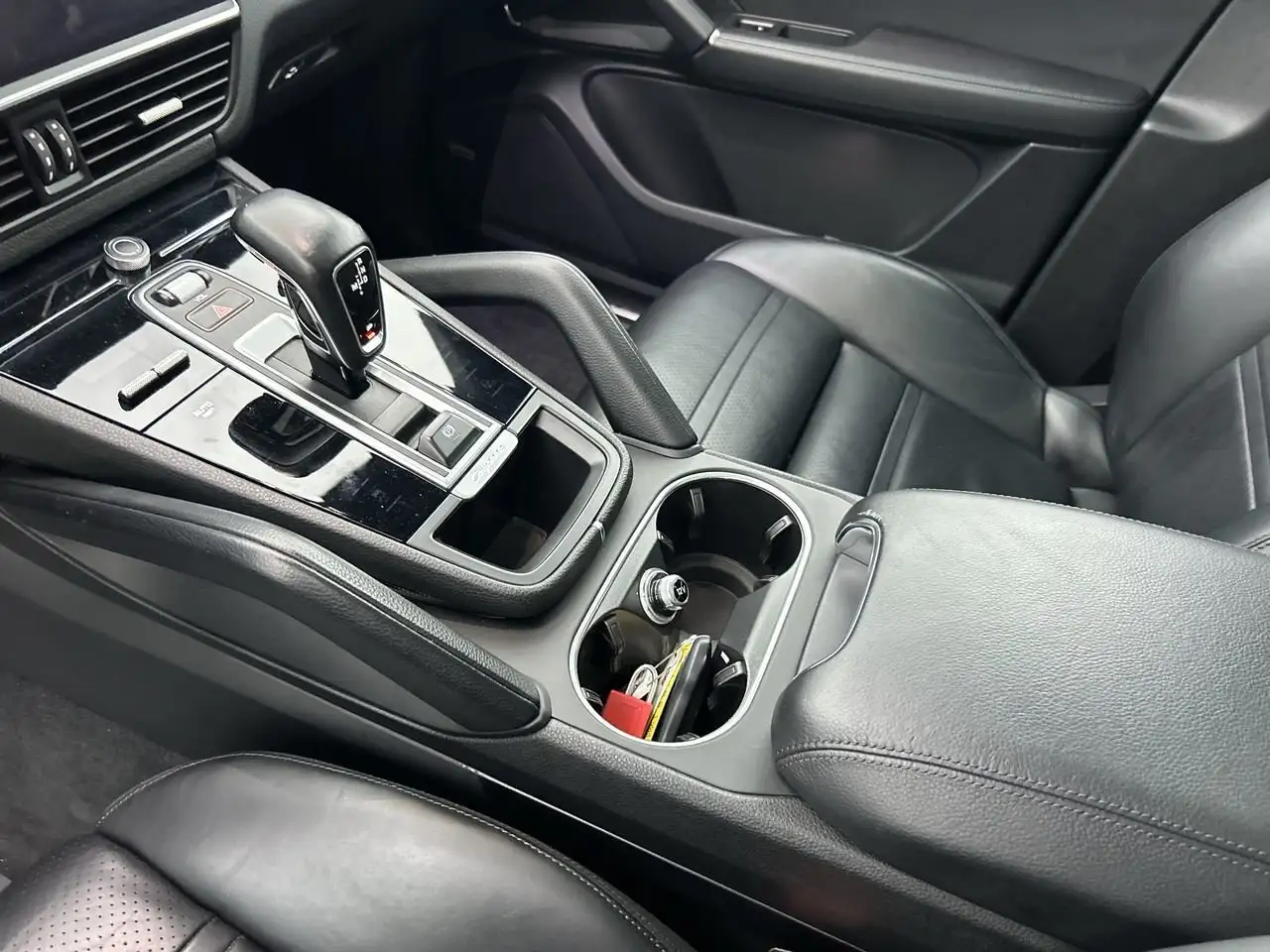 Porsche Cayenne снимка Porsche Cayenne