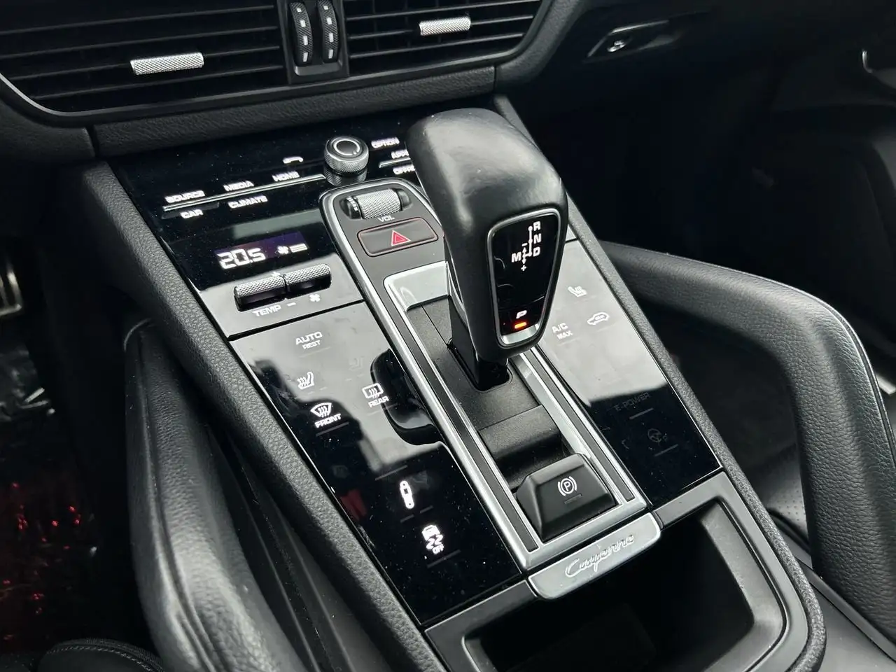 Porsche Cayenne снимка Porsche Cayenne