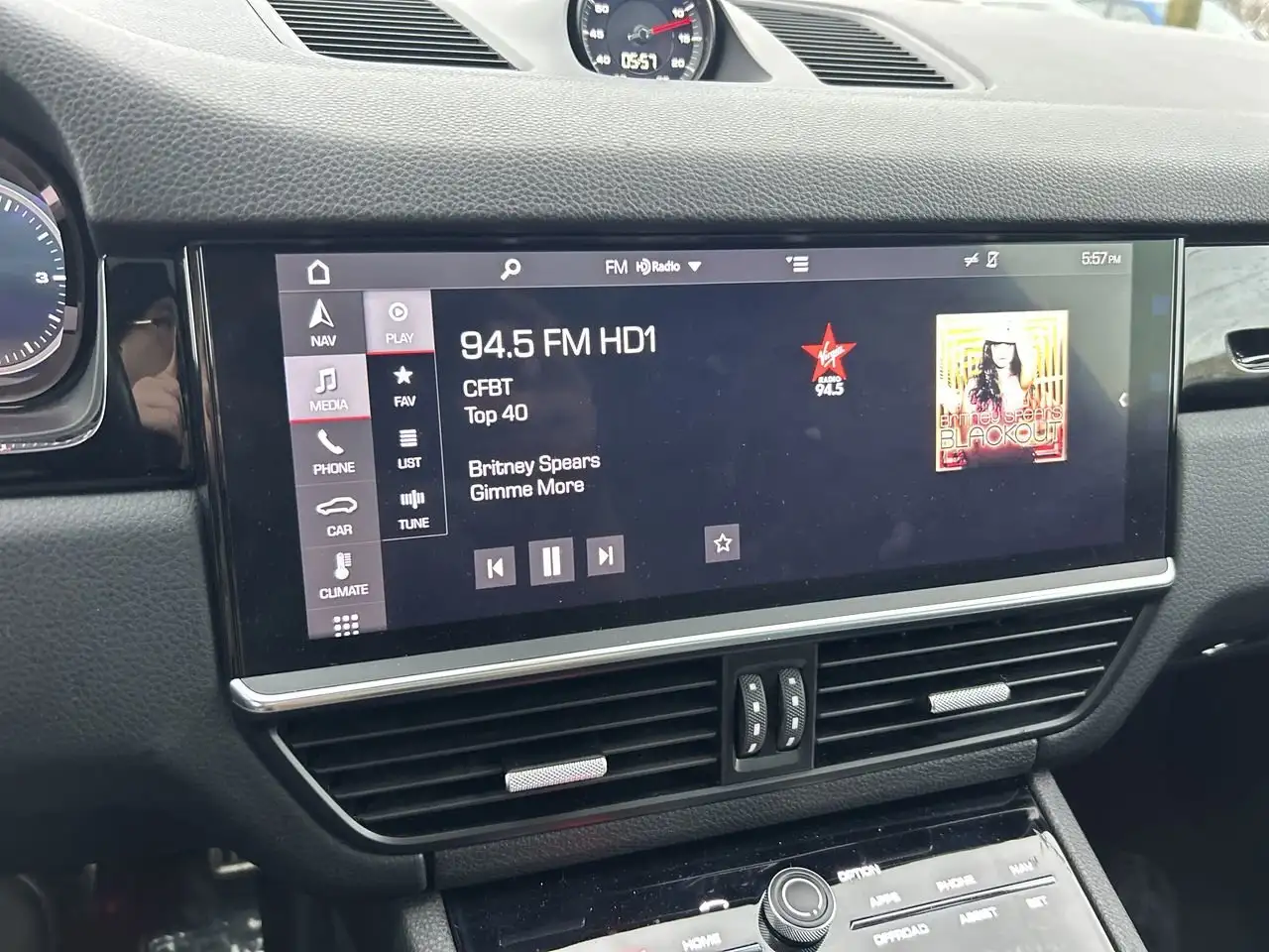 Porsche Cayenne снимка Porsche Cayenne