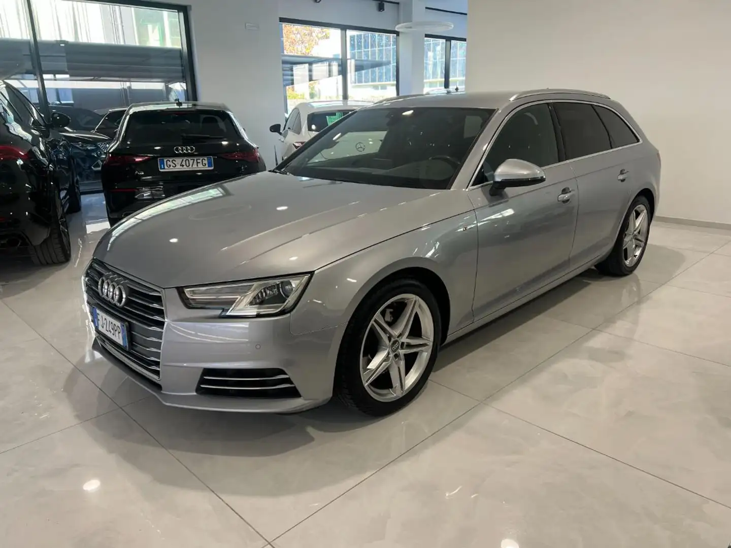 Audi A4 Avant 2.0 TDI 150 CV S tronic S line edition Argento - 1