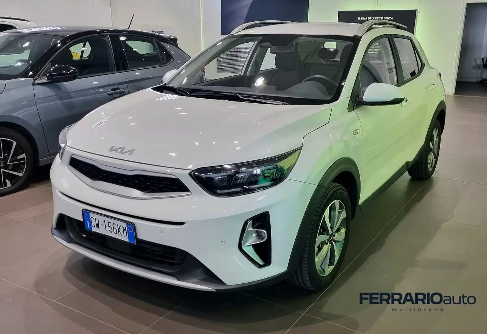 Kia Stonic 1.2 MPI Urban - Pari al nuovo Weiß - 1