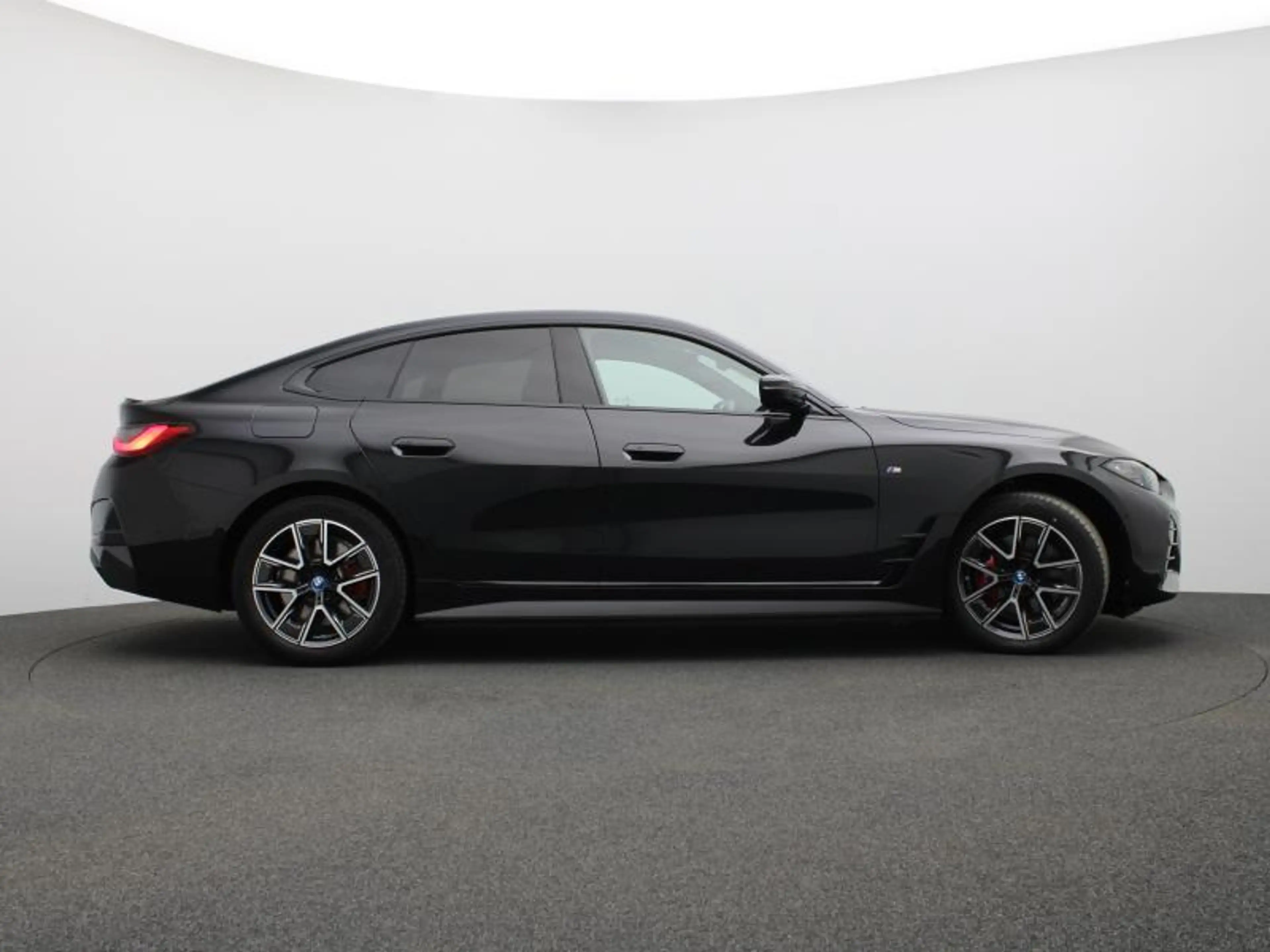 BMW i4 eDrive35 - M Pack — photo 3
