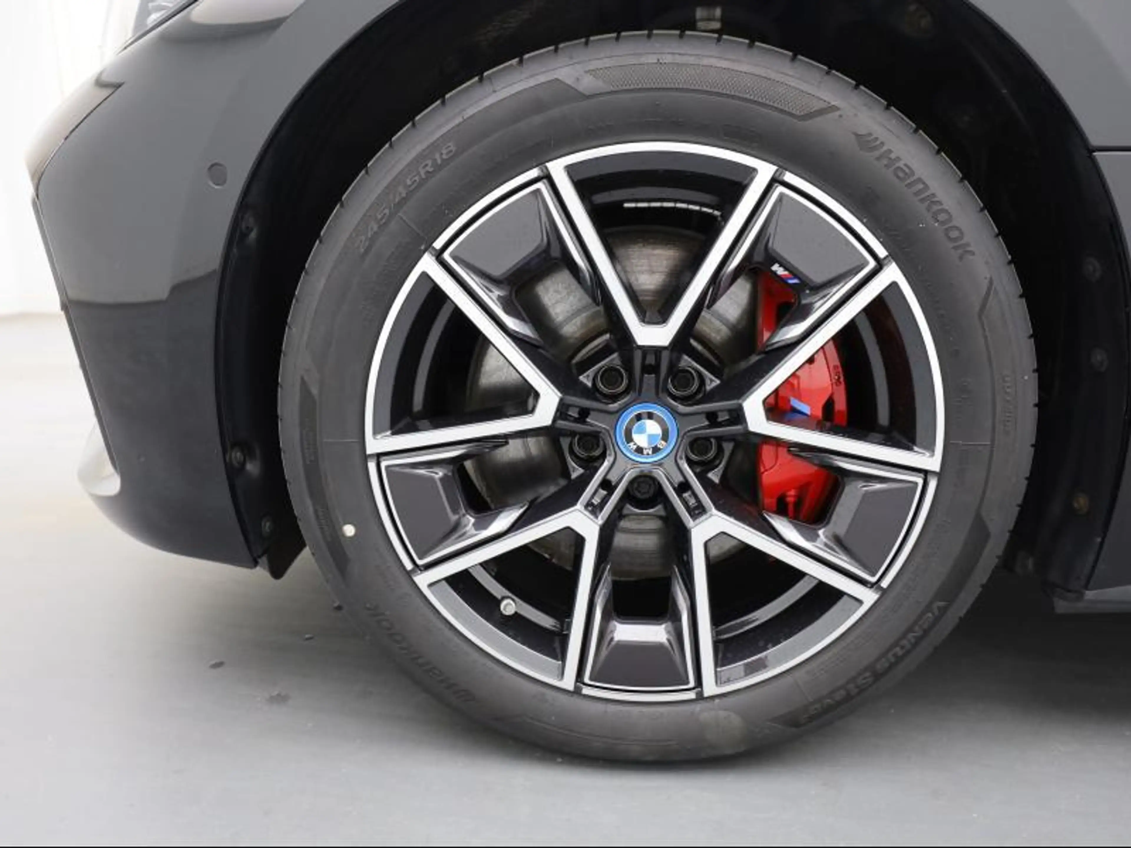 BMW i4 eDrive35 - M Pack — photo 8