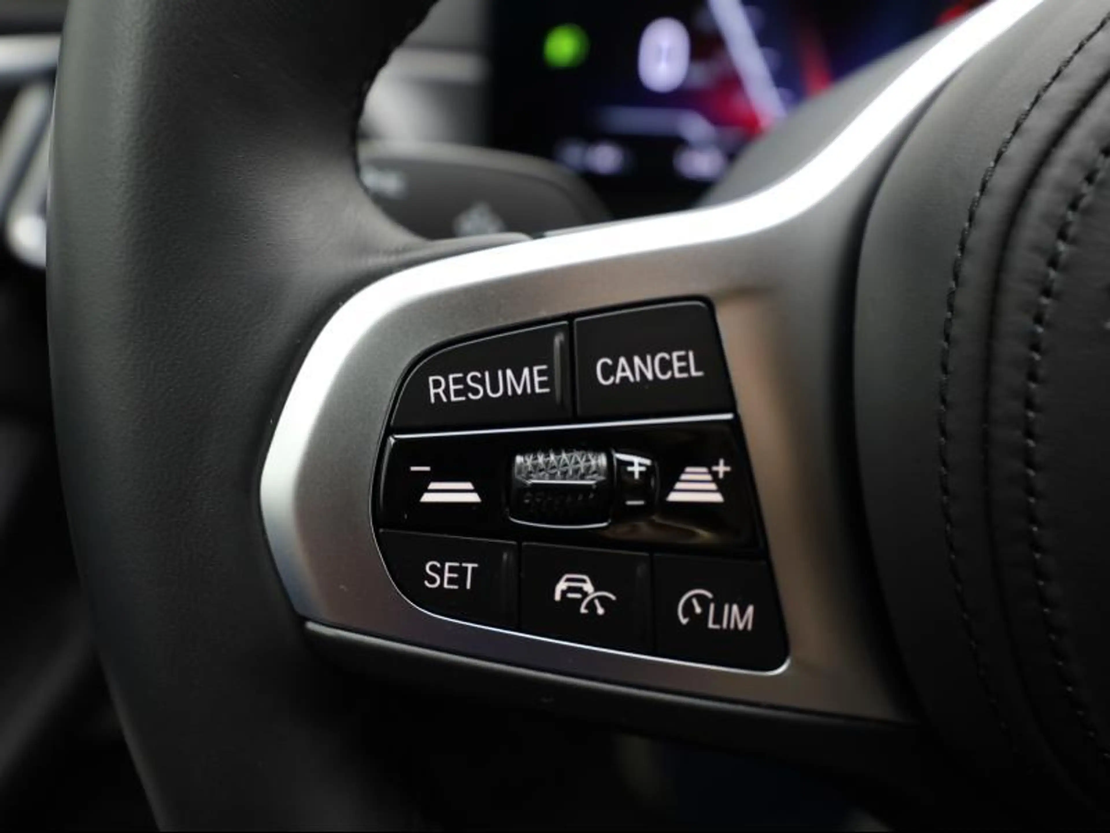 BMW i4 eDrive35 - M Pack — photo 11