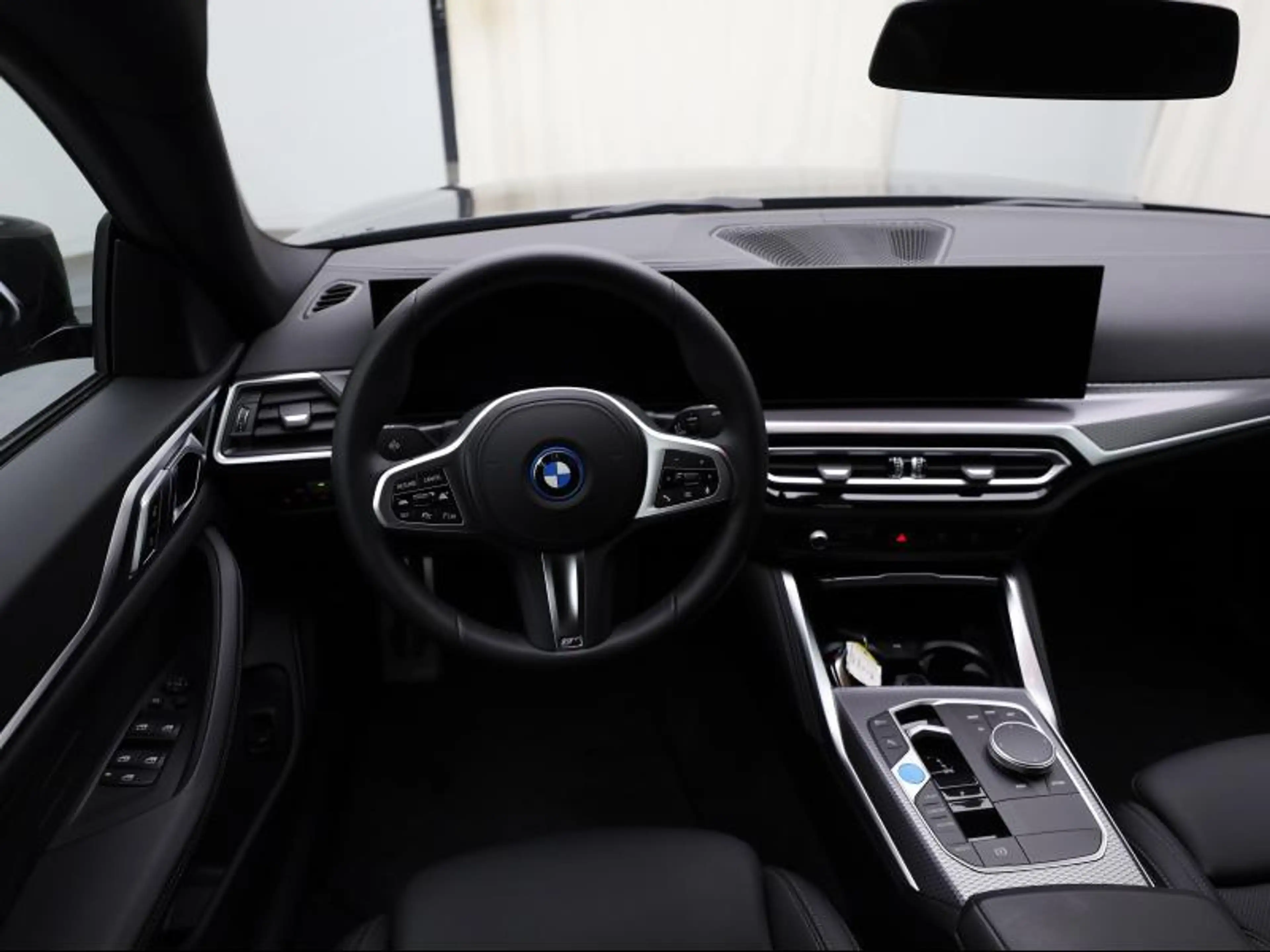 BMW i4 eDrive35 - M Pack — photo 9