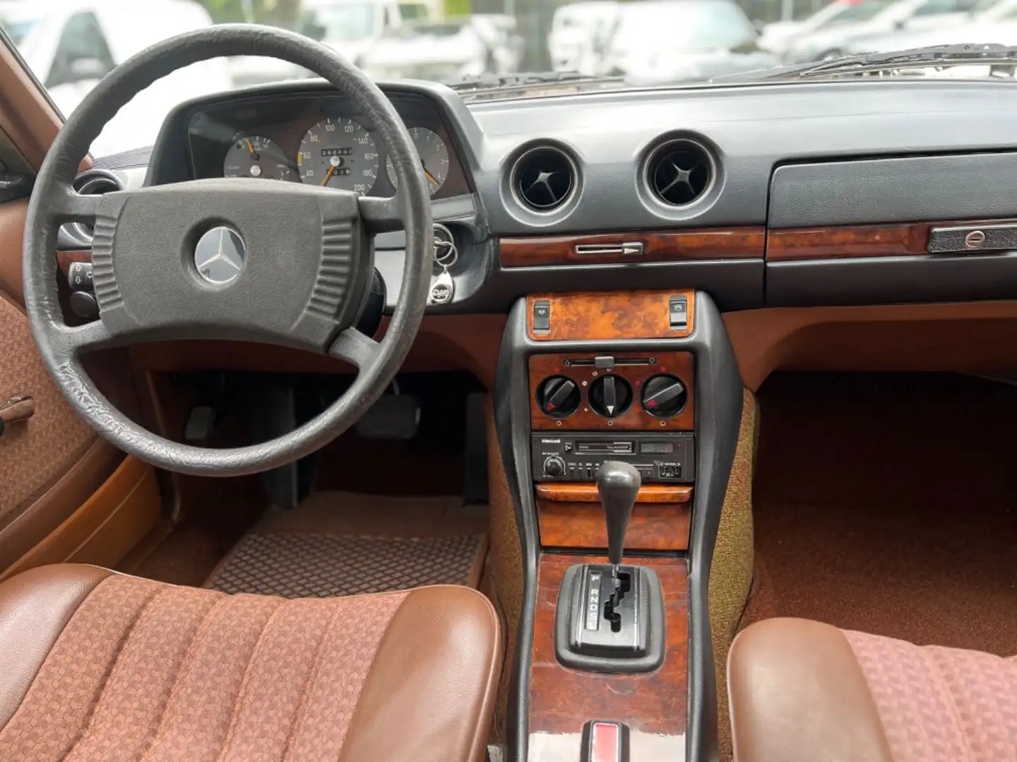 Mercedes-Benz 230 C COUPÉ OLDTIMER *2.HAND*AUTOMATIK*SERVO* Bej - 2