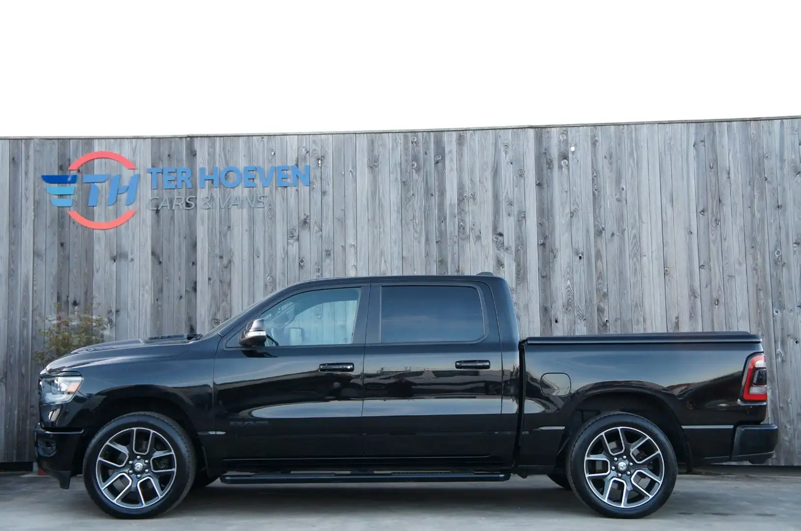 Dodge RAM 1500 Sport 5.7L Hemi 4X4 LPG AHK 295KW Euro6 Schwarz - 1