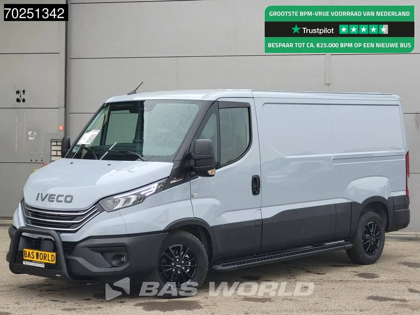 Iveco Daily 35S21 3.0L Black Edition Automaat L2H1 210PK Laag Grijs - 1