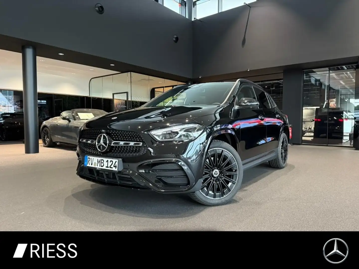 Mercedes-Benz GLA 250 e AMG+PANO+AHK+DISTR+MULTIBEAM+KEYL+MEM+ Schwarz - 1