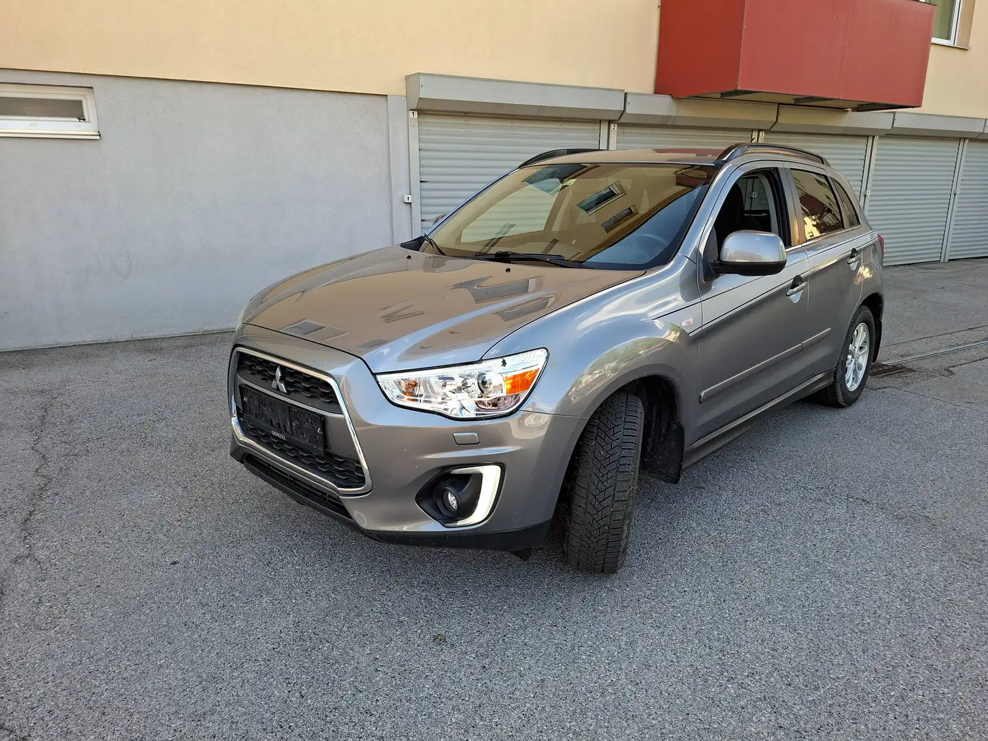Mitsubishi ASX ASX 1,8 DI-D LP Invite Invite Grau - 1