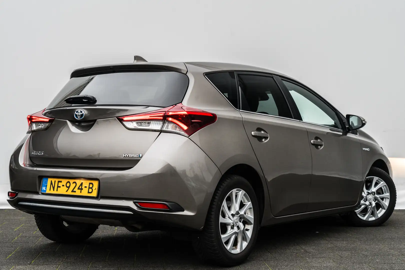 Toyota Auris 1.8 Hybrid I Panoramadak I Camera I Full Map Navi Gris - 2