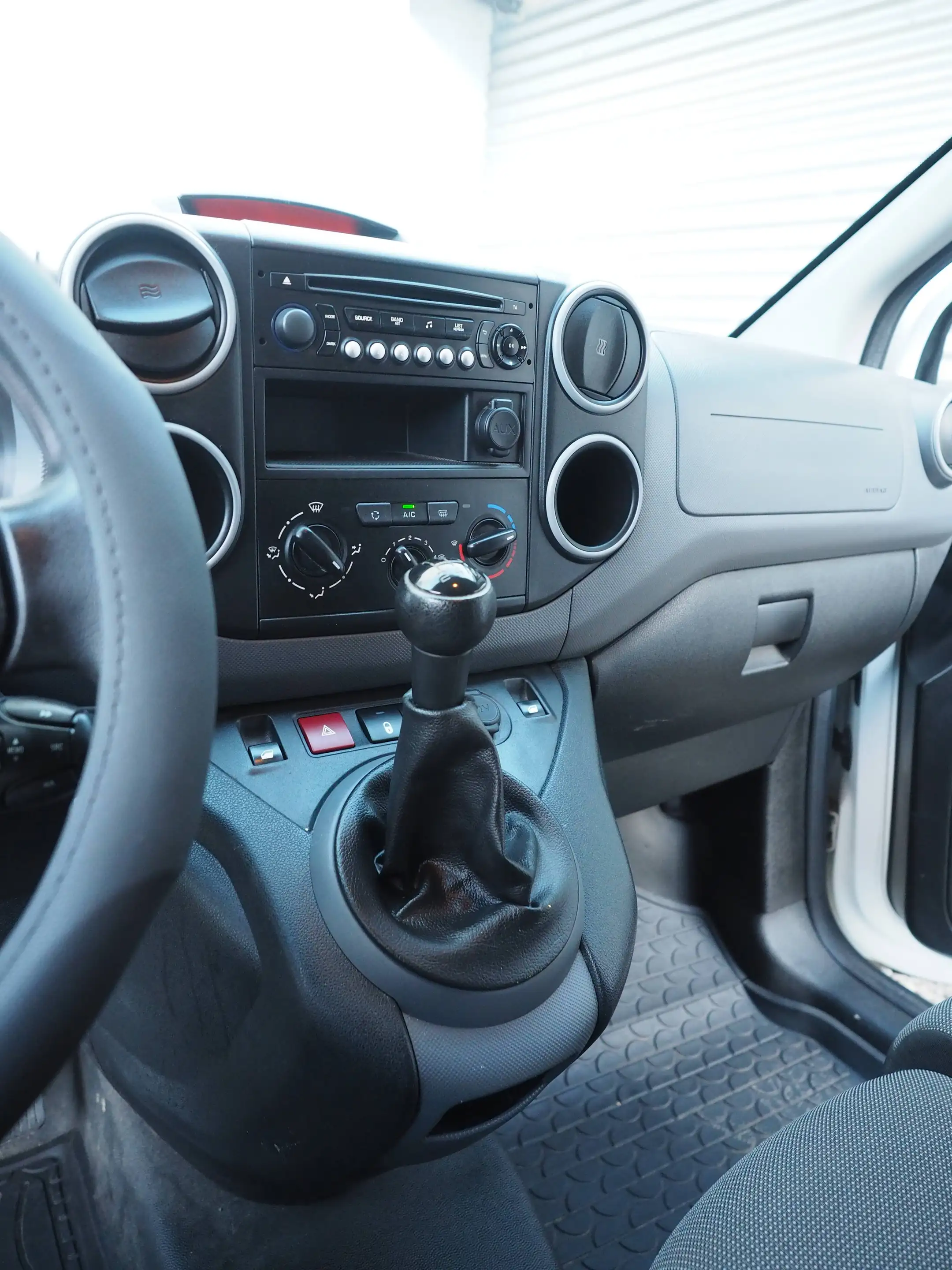 Peugeot Partner L1 Premium LKW Zulassung Tüv Klima Allwetter Tempomat — photo 10