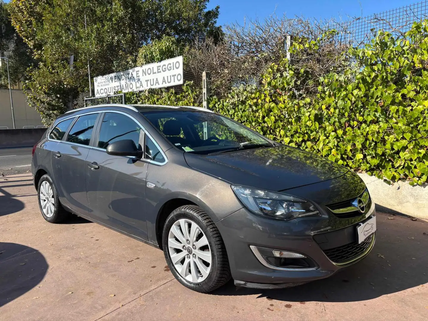 Opel Astra 1.7 CDTI 110CV EcoFLEX S&S Sports Tourer Cosmo Gris - 1