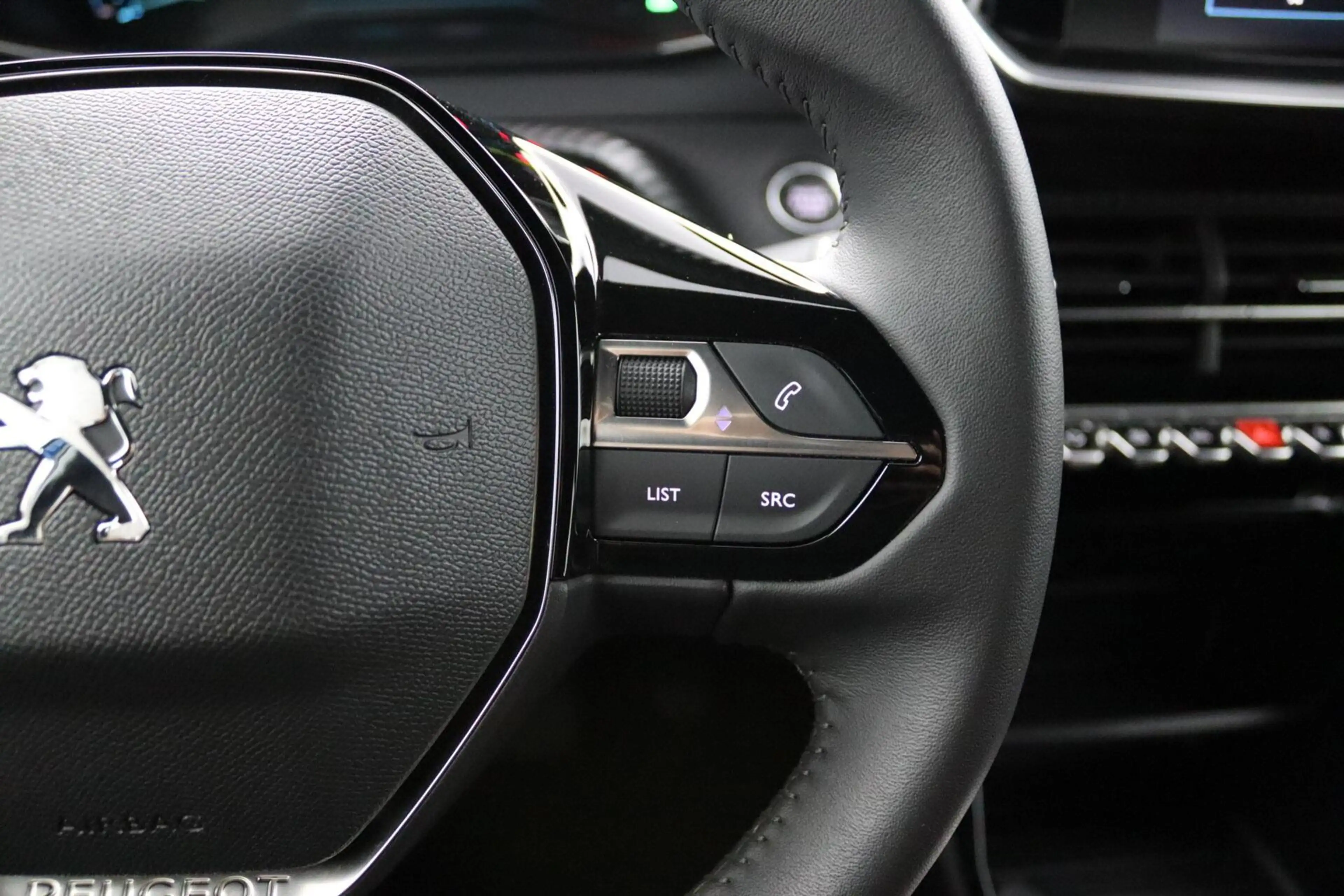 Peugeot e-2008 EV Active Pack 50 kWh | Stoelverwarming | — photo 19