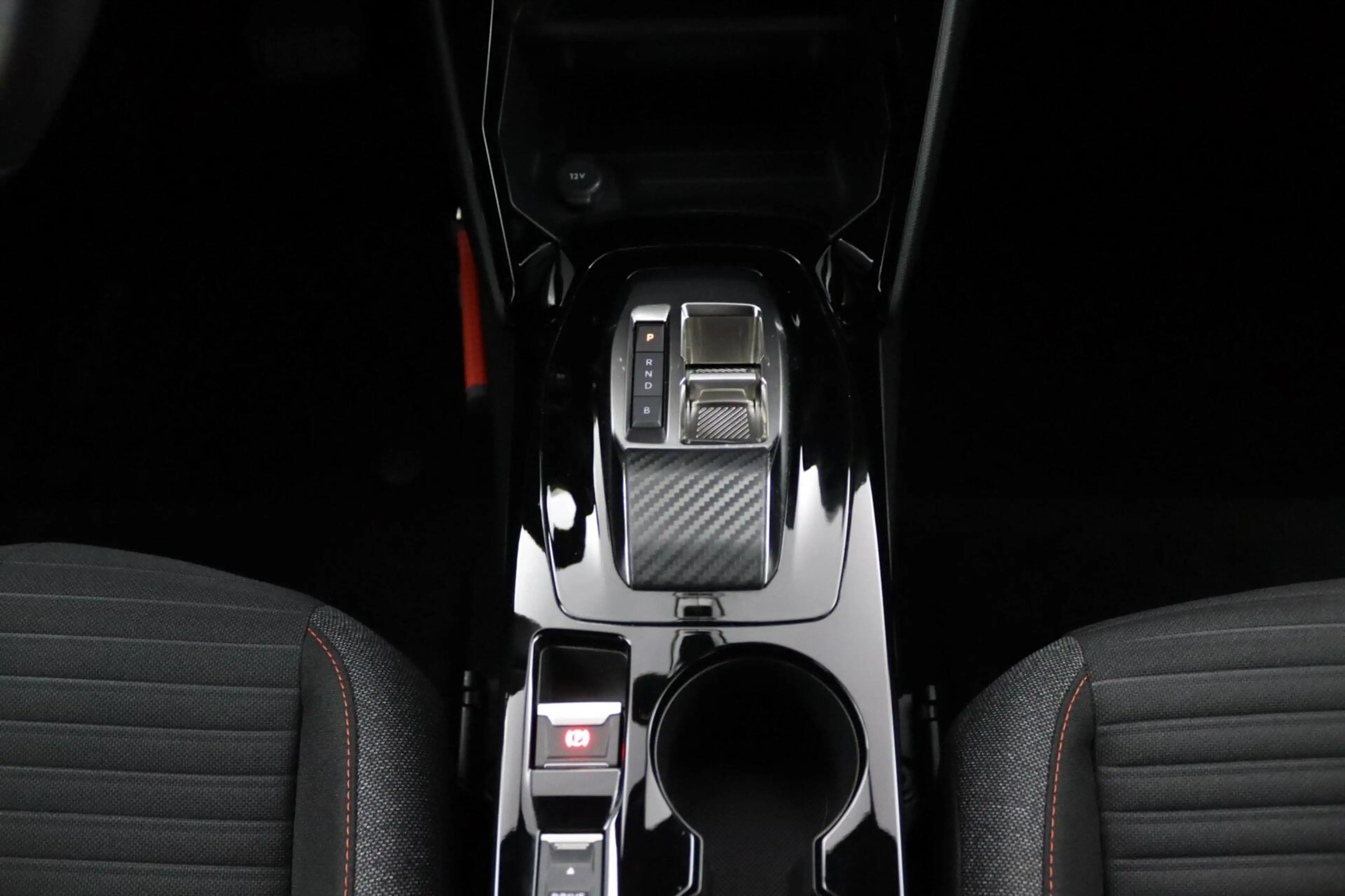 Peugeot e-2008 EV Active Pack 50 kWh | Stoelverwarming | — photo 28