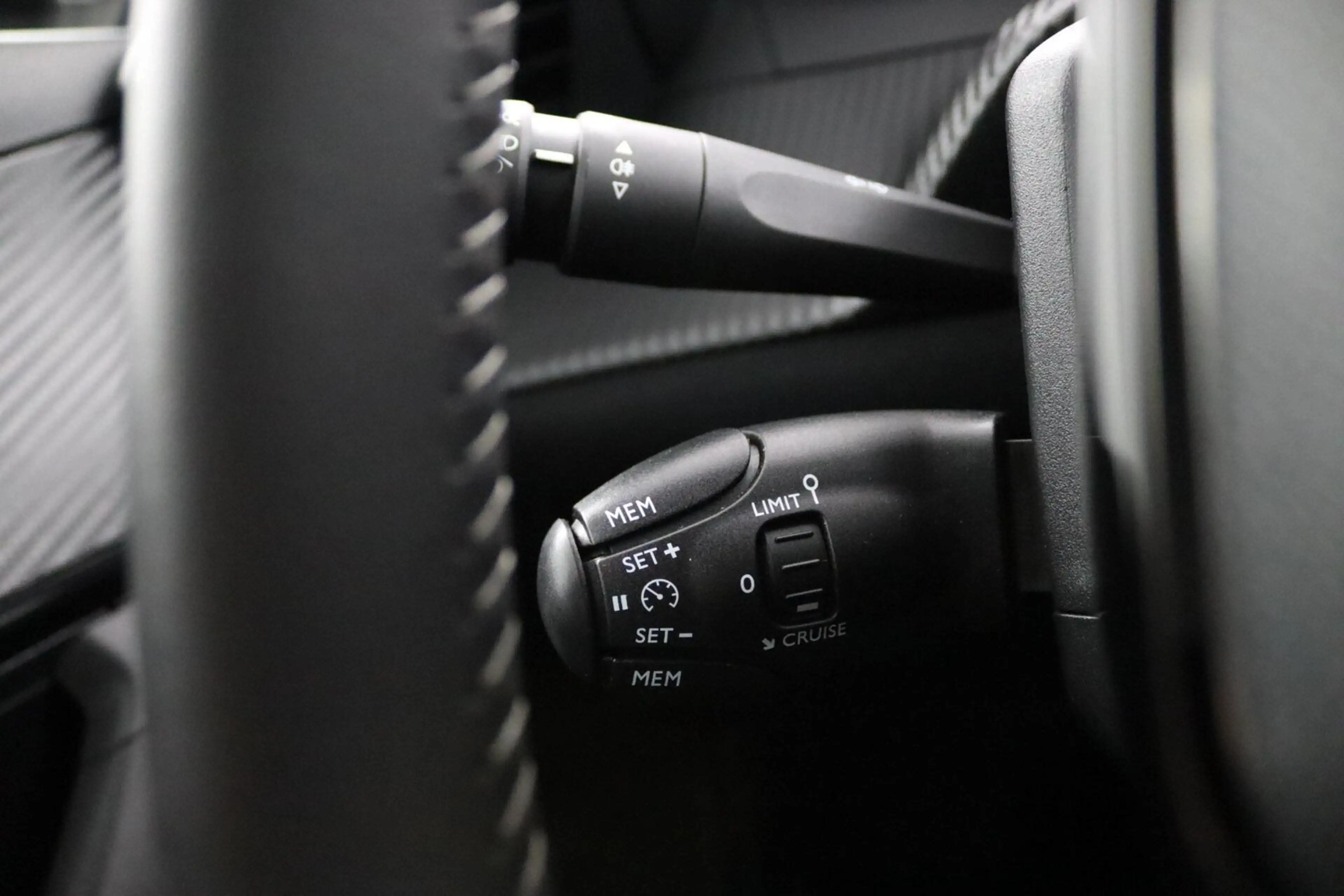 Peugeot e-2008 EV Active Pack 50 kWh | Stoelverwarming | — photo 20