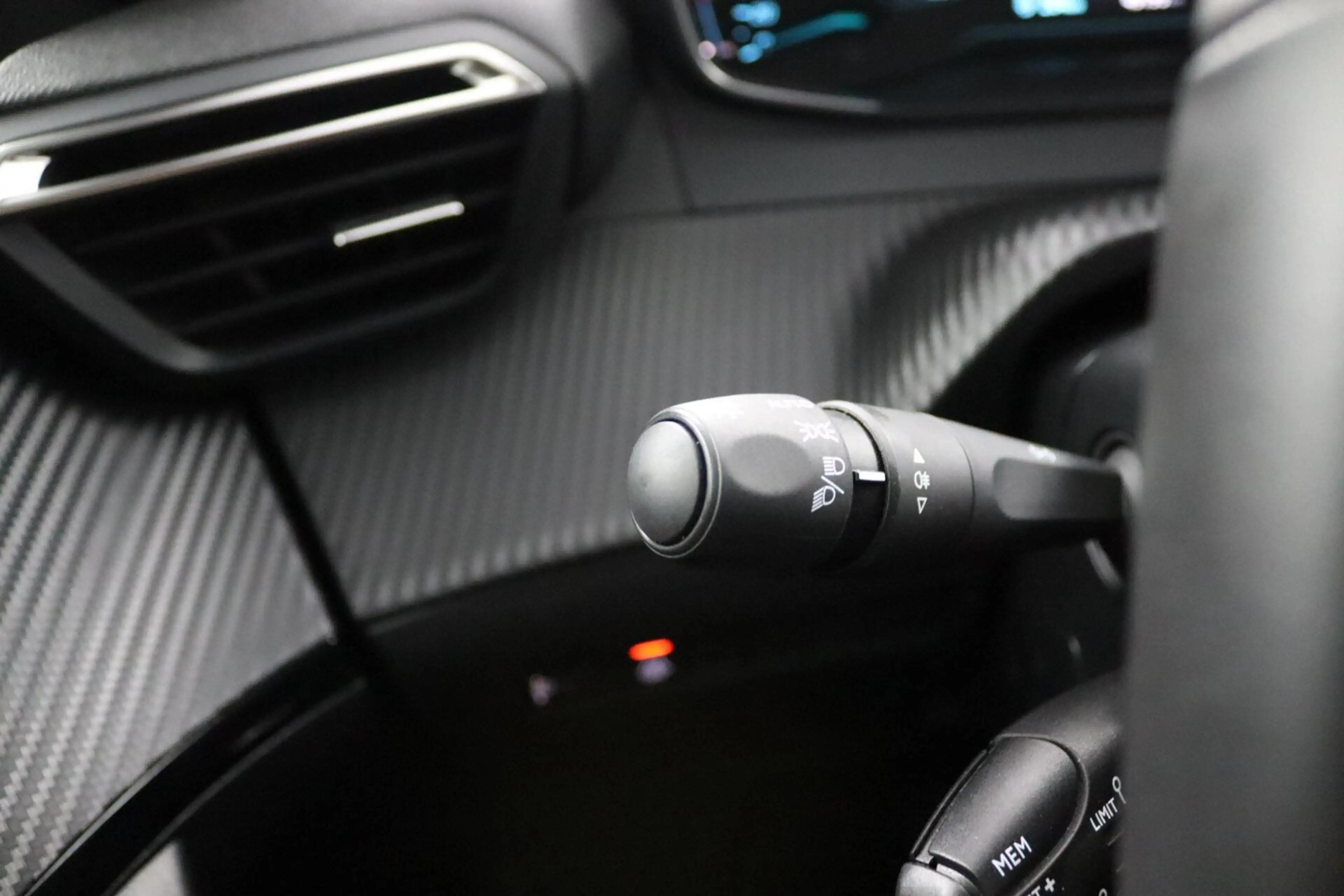 Peugeot e-2008 EV Active Pack 50 kWh | Stoelverwarming | — photo 21