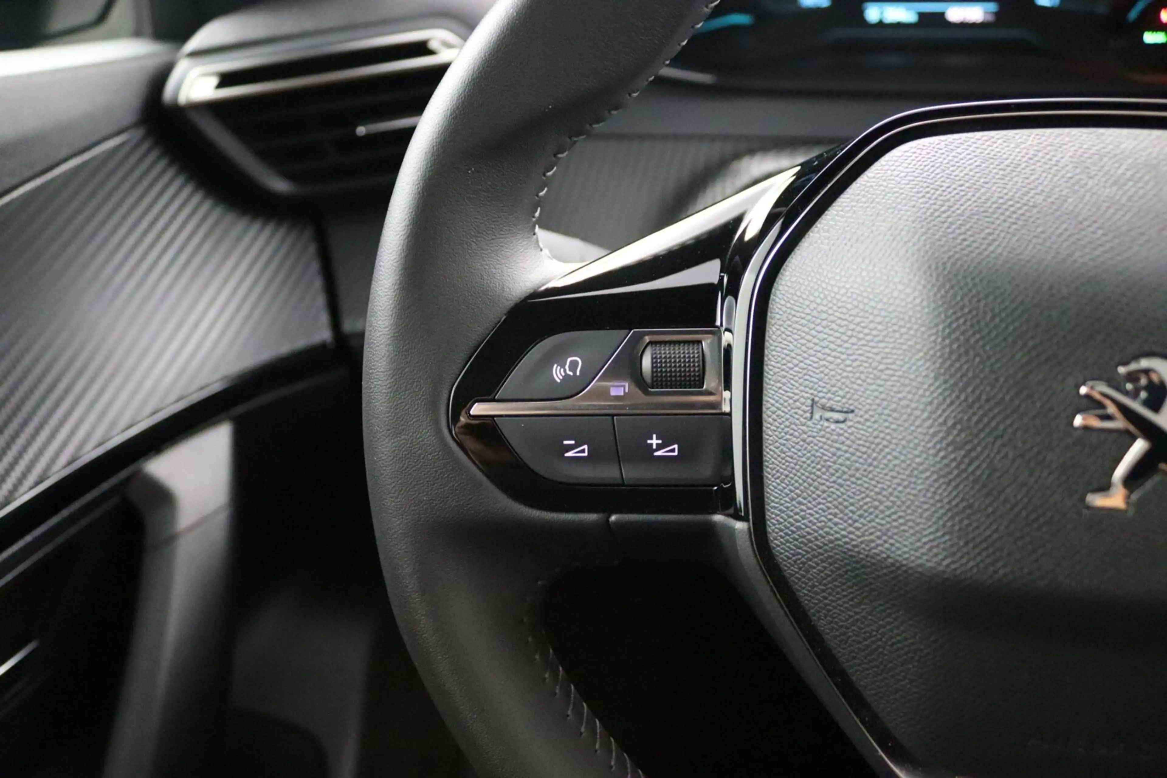 Peugeot e-2008 EV Active Pack 50 kWh | Stoelverwarming | — photo 18