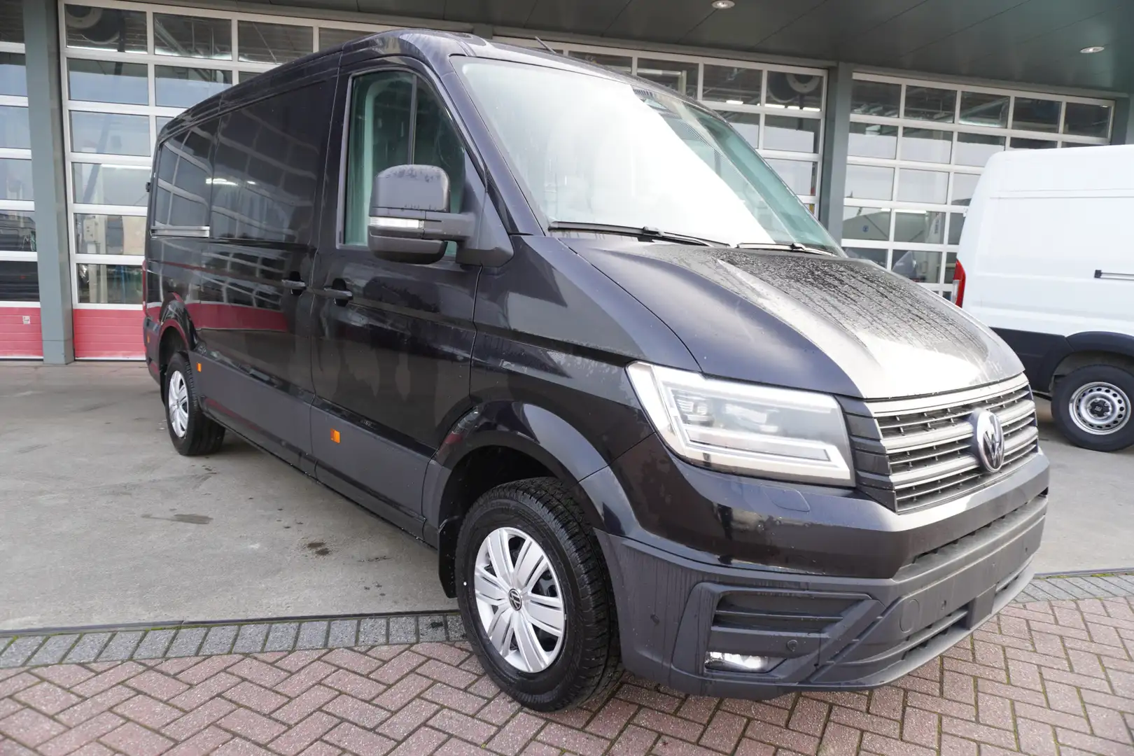 Volkswagen Crafter 35 2.0 TDI 177PK L3H2 Facelift L3H2 Automaat nr. V Zwart - 2
