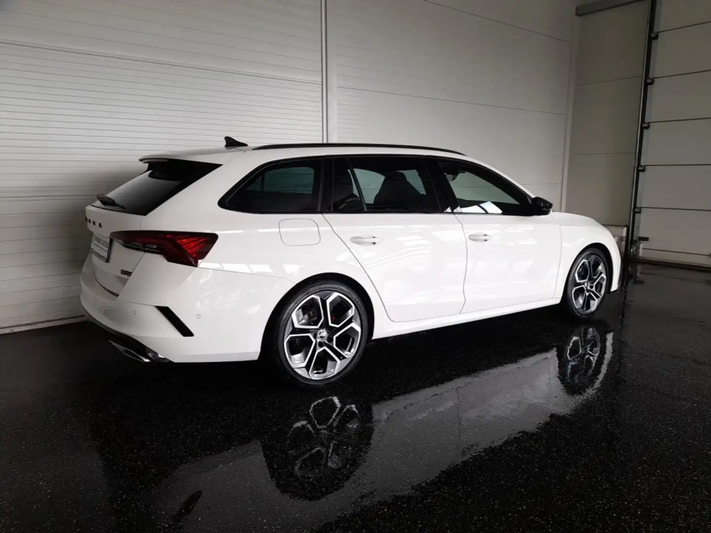 Skoda Octavia Combi "RS PLUS" 4x4 2,0 TDI DSG *SKY / STANDHZG / 19 ZOLL / RS EXCLUSIV INTERIEUR / MATRIX-LED / DCC / AHV / HEAD-UP / C Weiß - 2