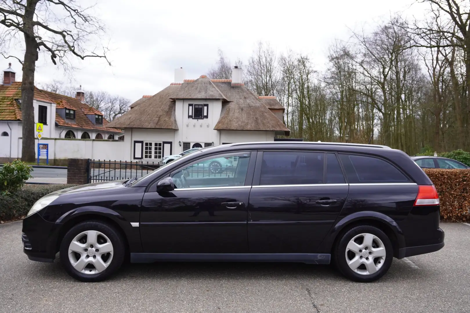 Opel Vectra Wagon 1.8-16V Business Airco Navi Trekhaak Negro - 2