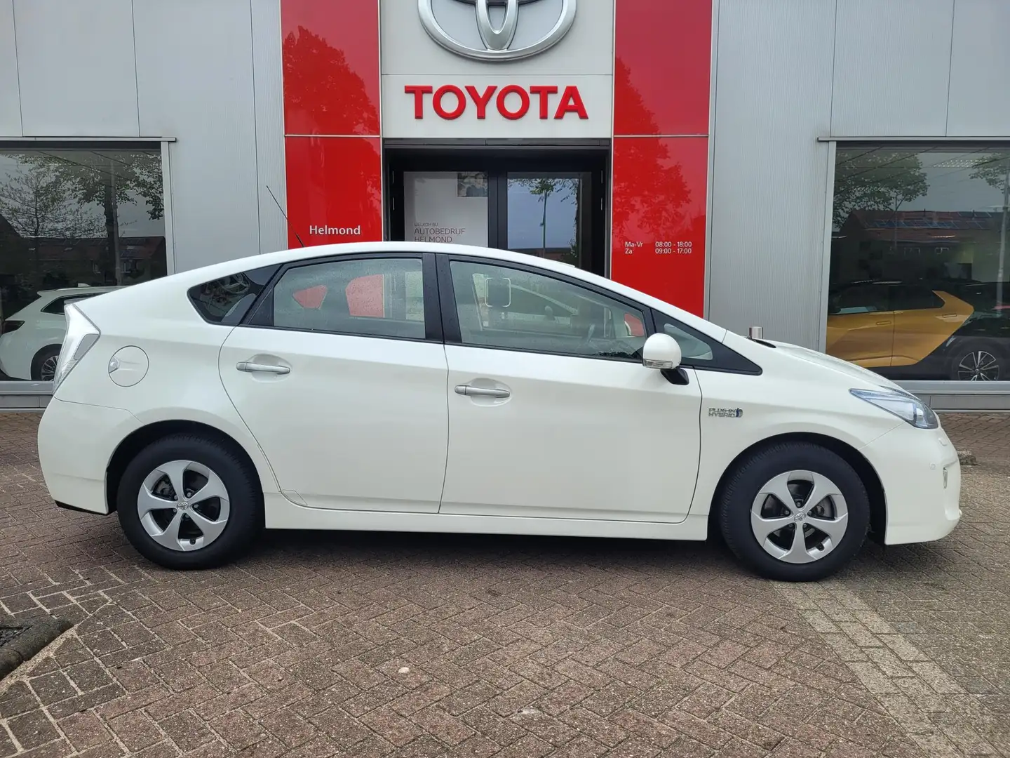 Toyota Prius 1.8 Plug-in Executive Business Wit - 2