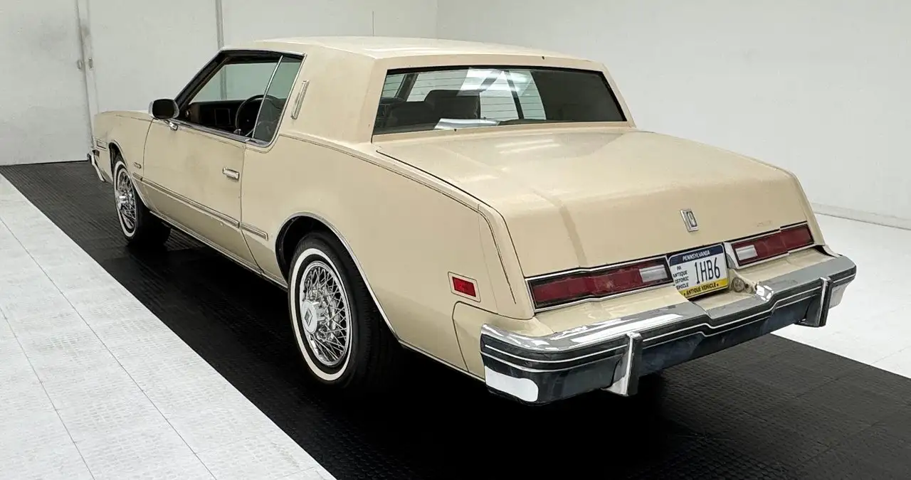 Oldsmobile Toronado Brougham 2 Door Hardtop, foto 3