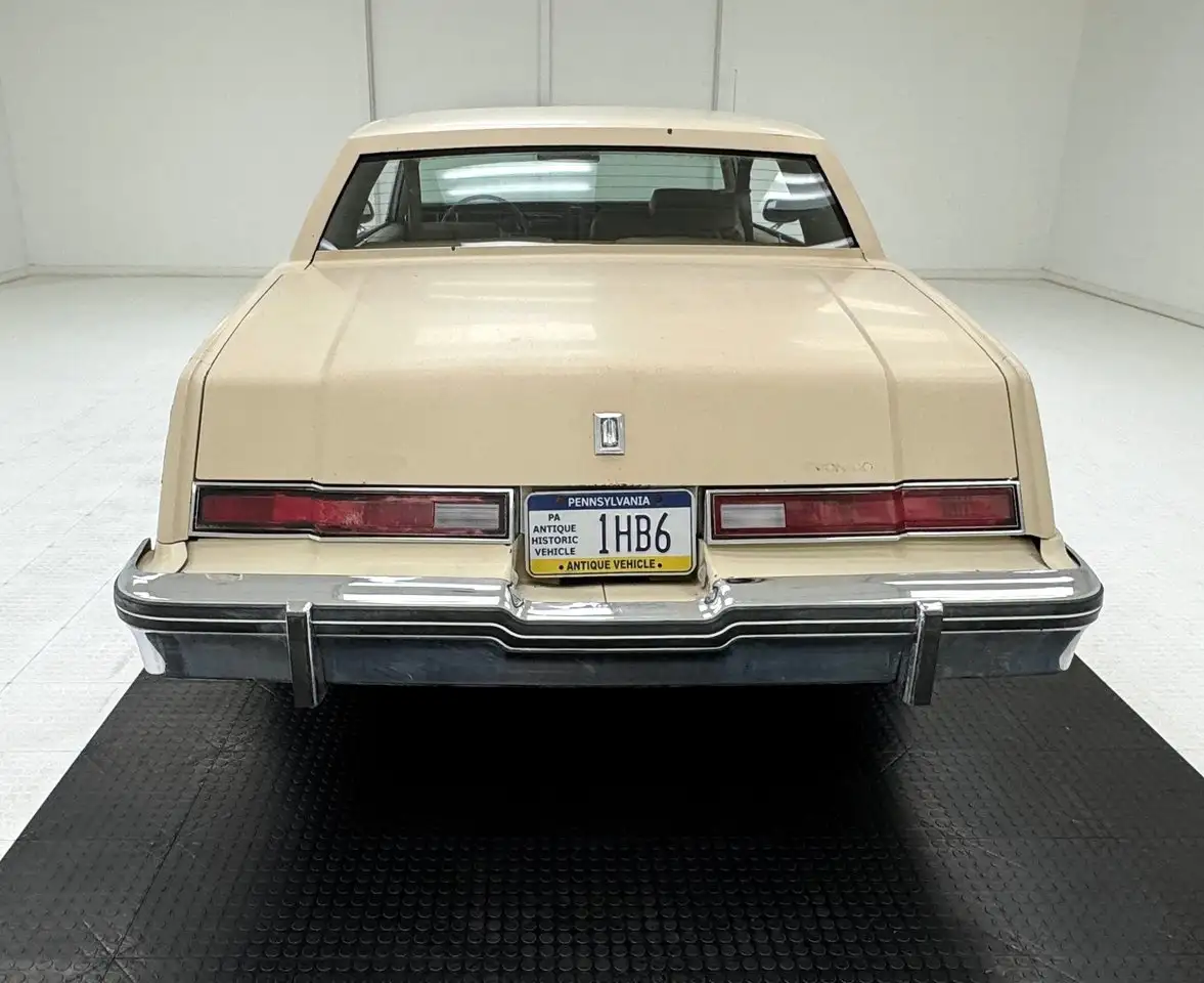 Oldsmobile Toronado Brougham 2 Door Hardtop, foto 4