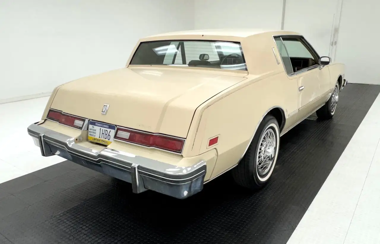 Oldsmobile Toronado Brougham 2 Door Hardtop, foto 5