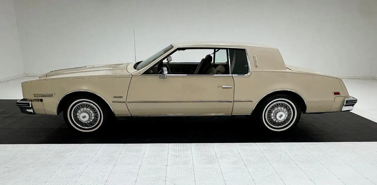 Oldsmobile Toronado Brougham 2 Door Hardtop, foto 2