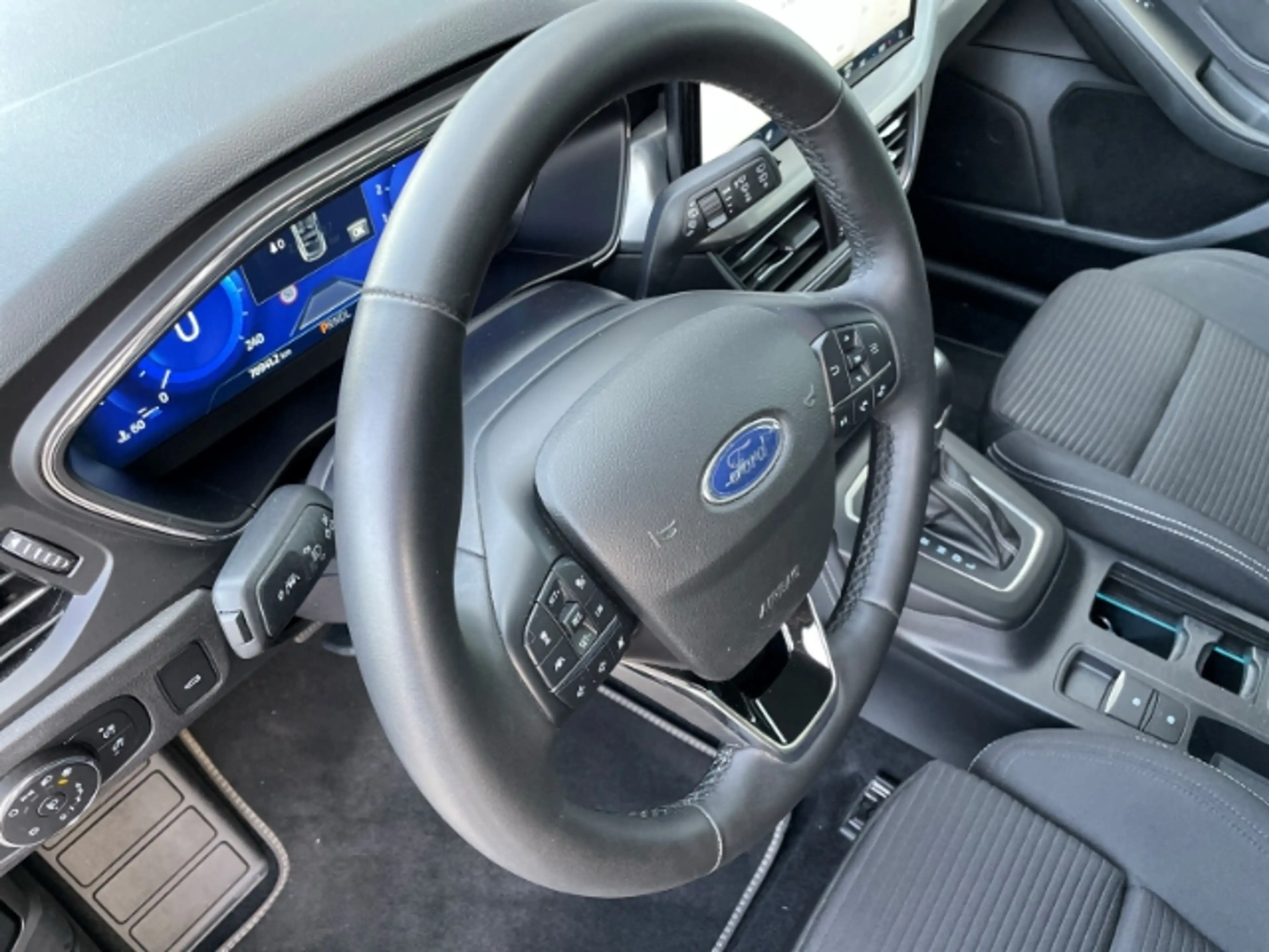 Ford Focus 1.0 EcoBoost Mild-Hybrid Titanium X Autom. — photo 12