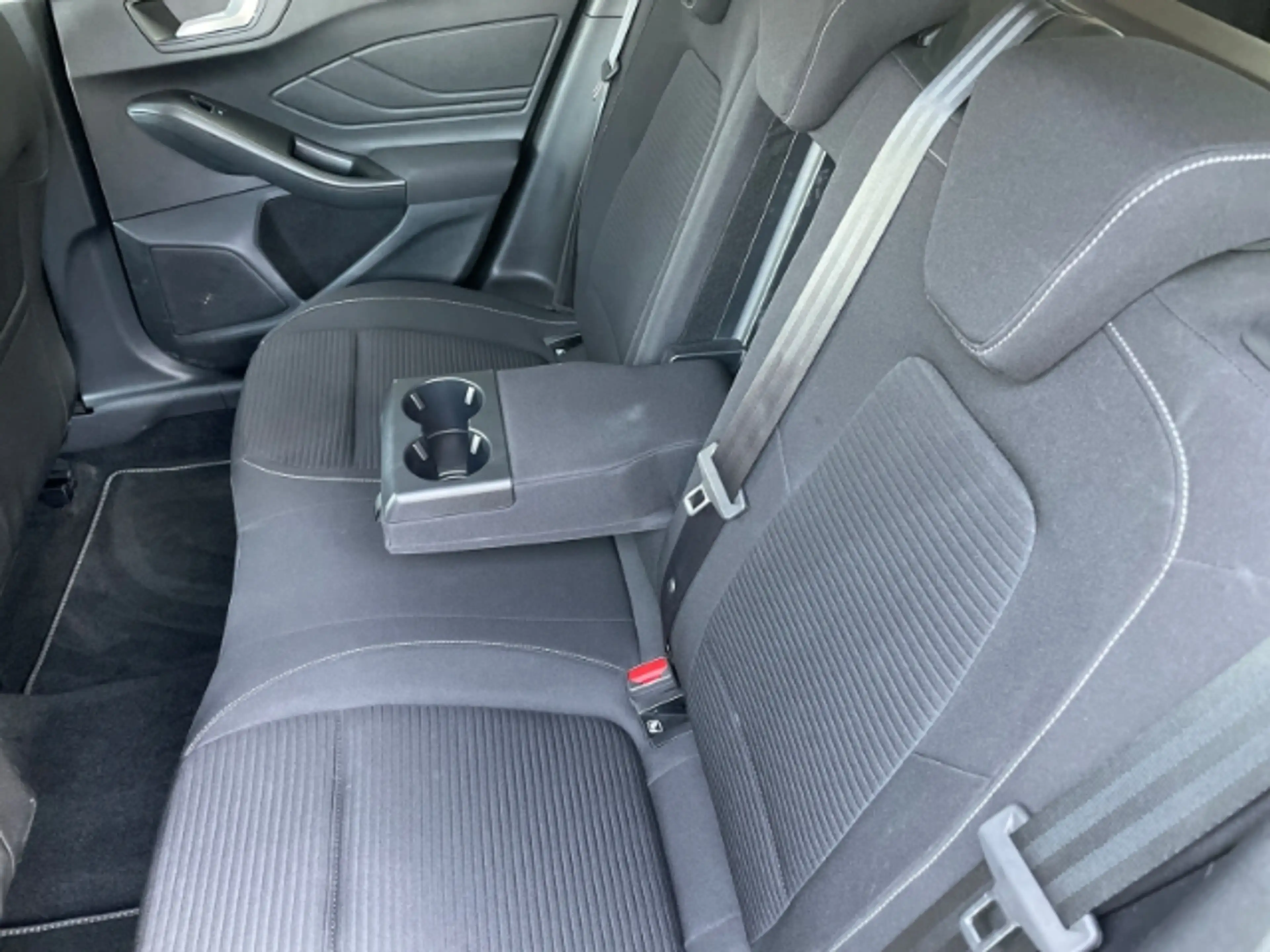 Ford Focus 1.0 EcoBoost Mild-Hybrid Titanium X Autom. — photo 9