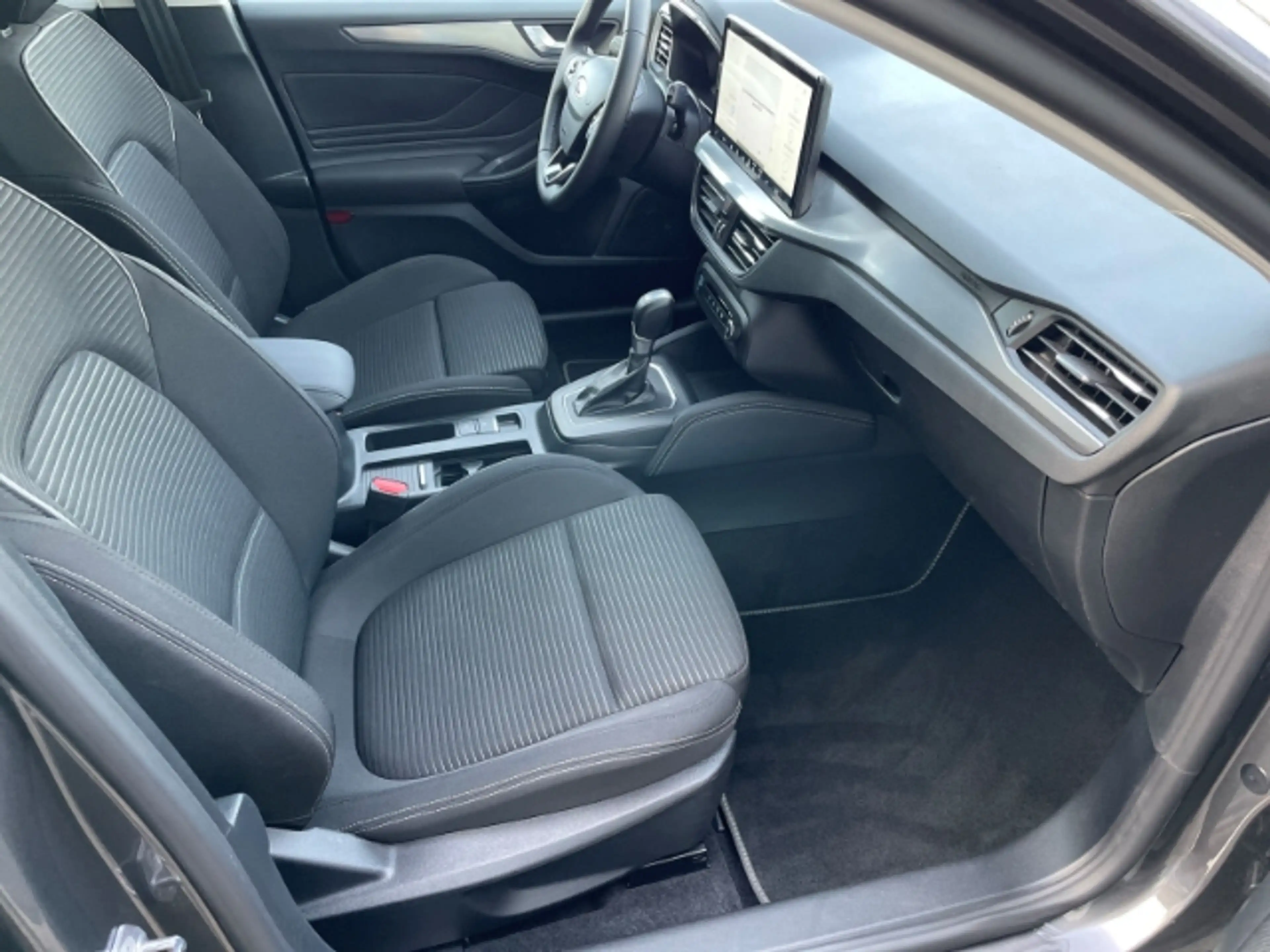 Ford Focus 1.0 EcoBoost Mild-Hybrid Titanium X Autom. — photo 5