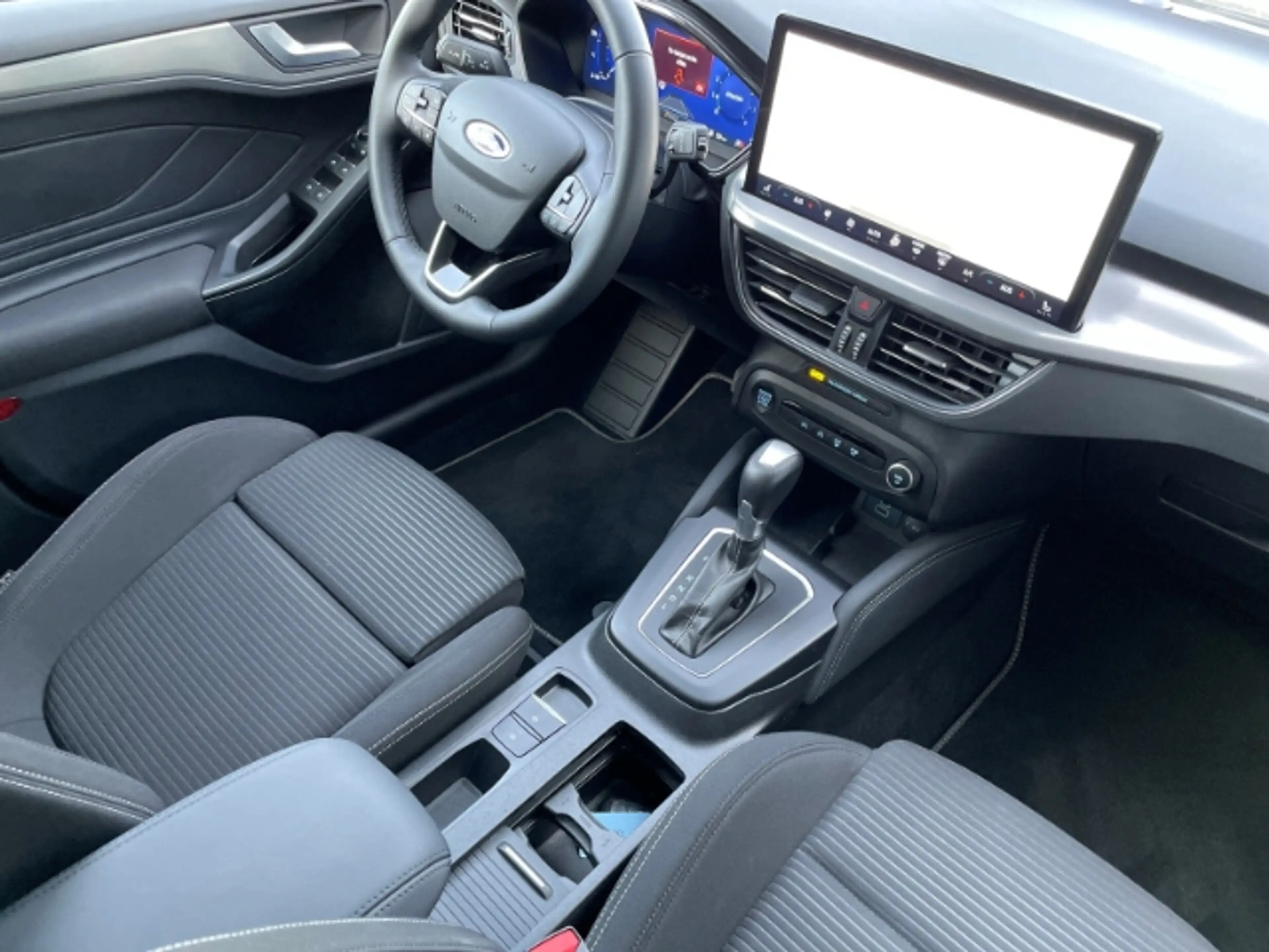 Ford Focus 1.0 EcoBoost Mild-Hybrid Titanium X Autom. — photo 3