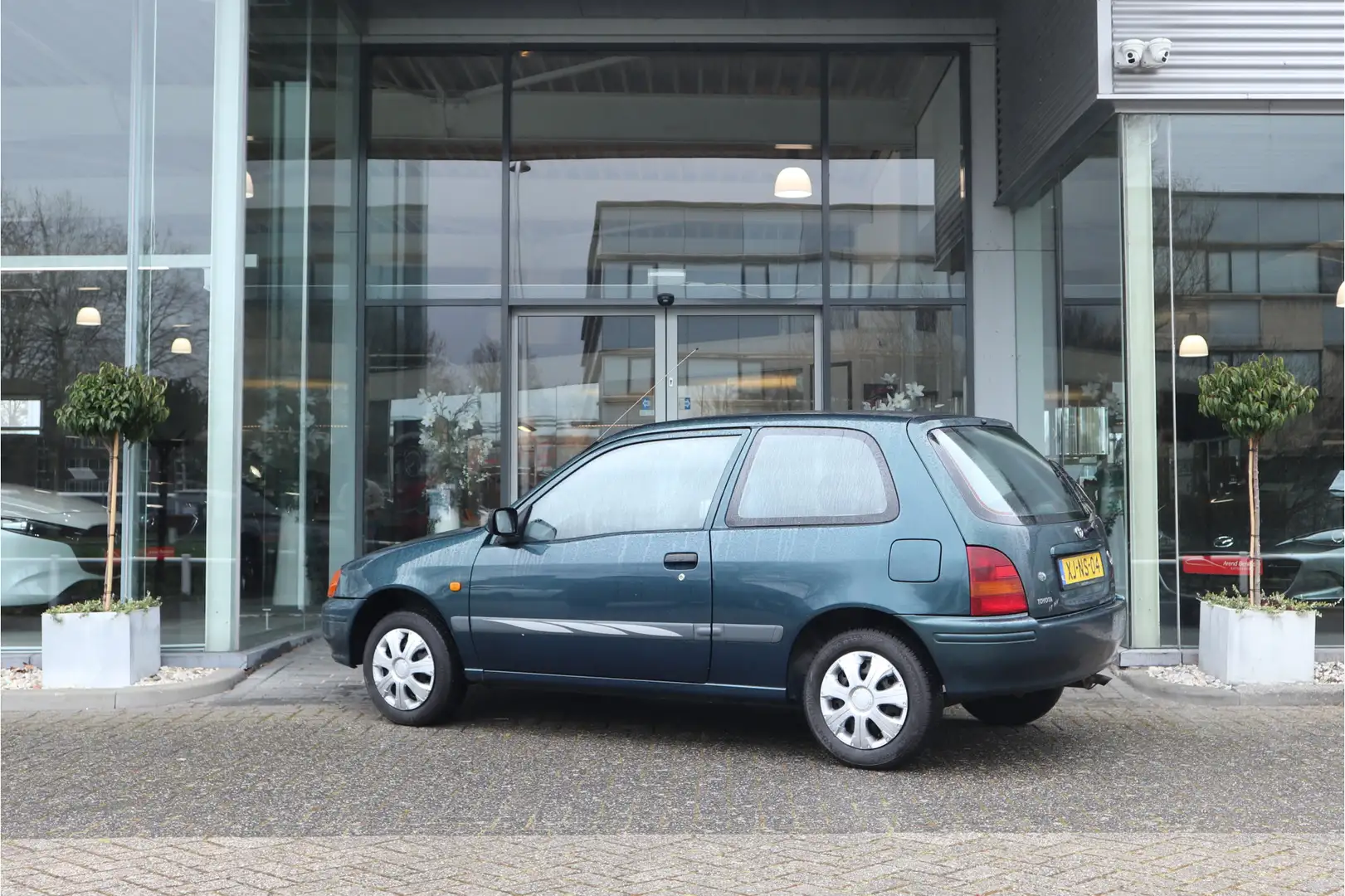 Toyota Starlet 1.3-16V XLi Verde - 2