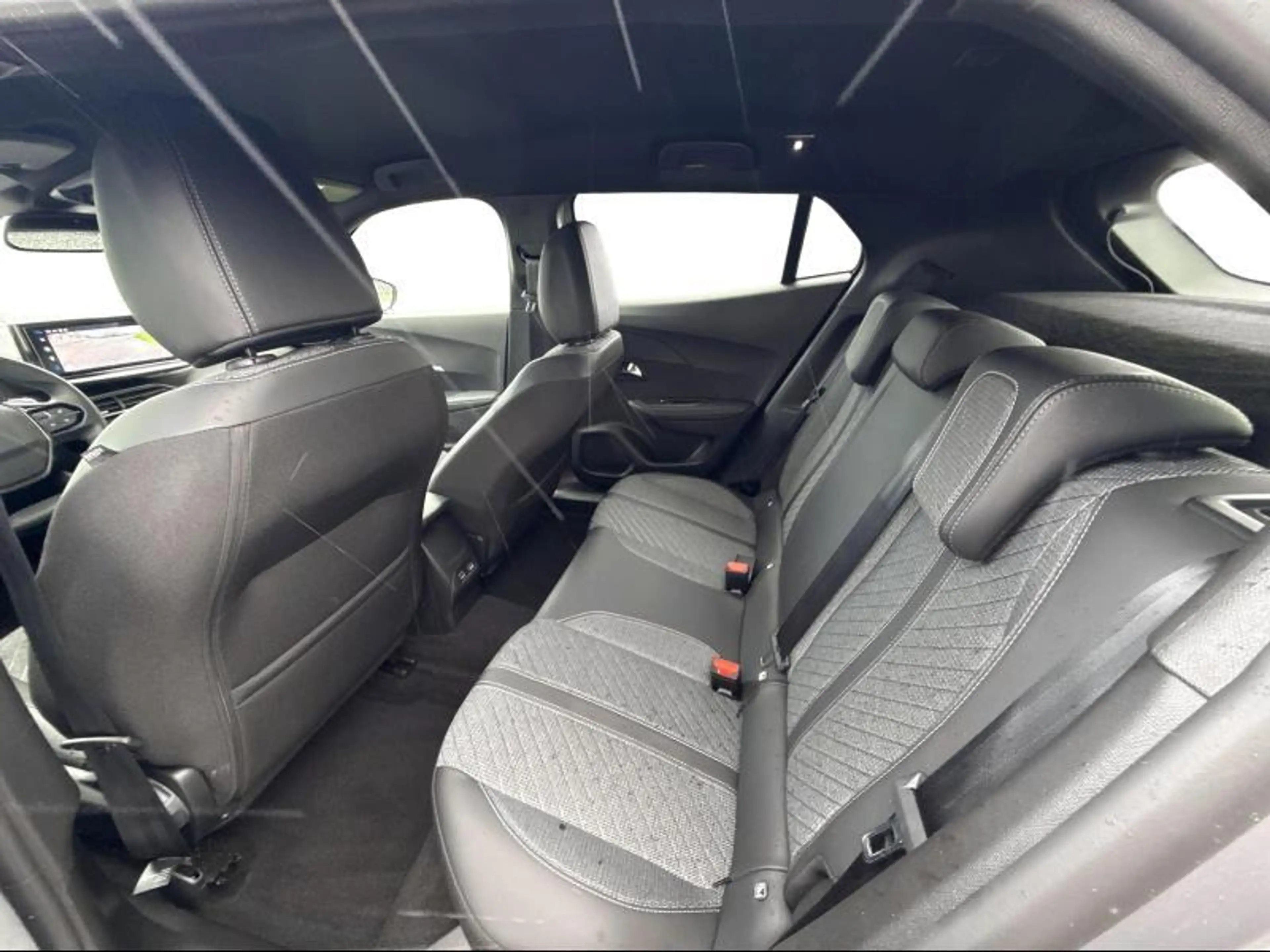 Peugeot 2008 Allure Hybrid 145 DSC6 — photo 9