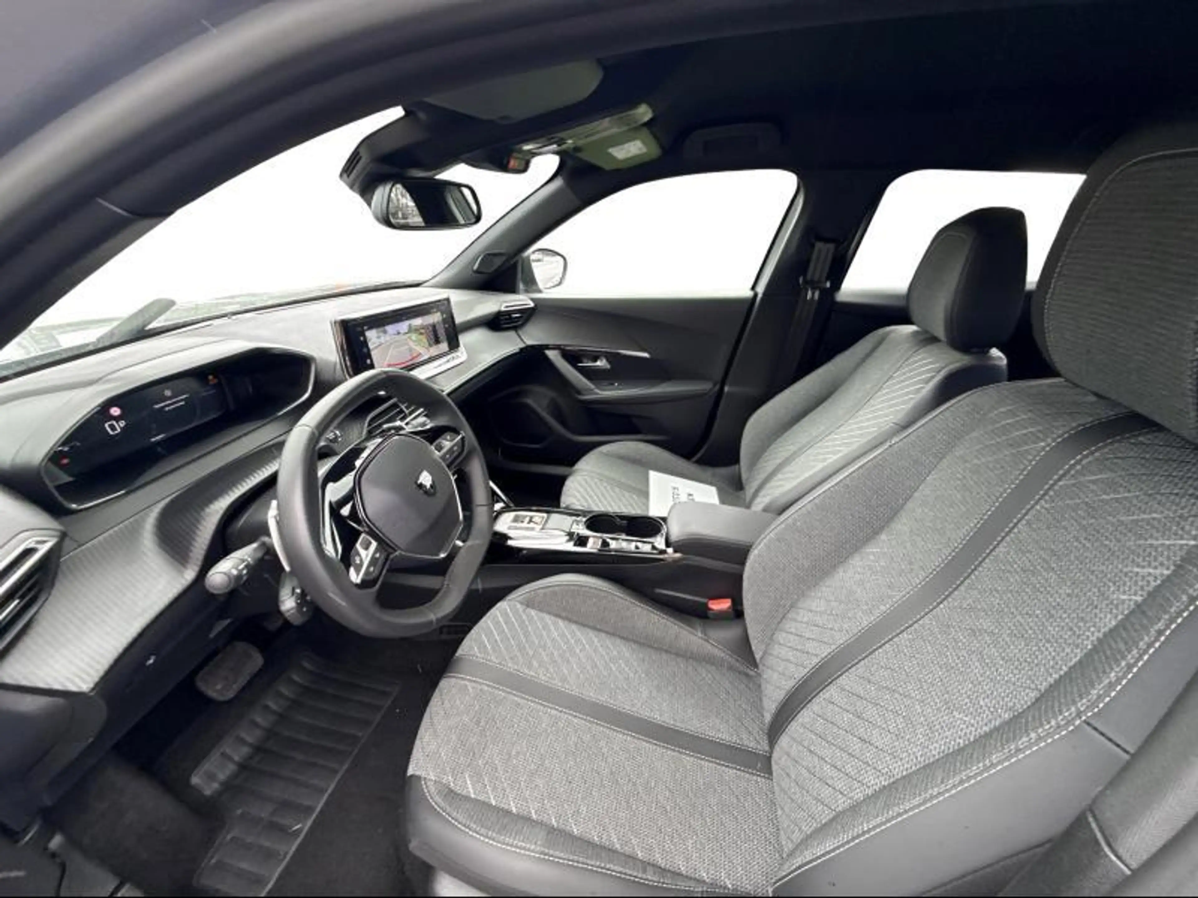 Peugeot 2008 Allure Hybrid 145 DSC6 — photo 8