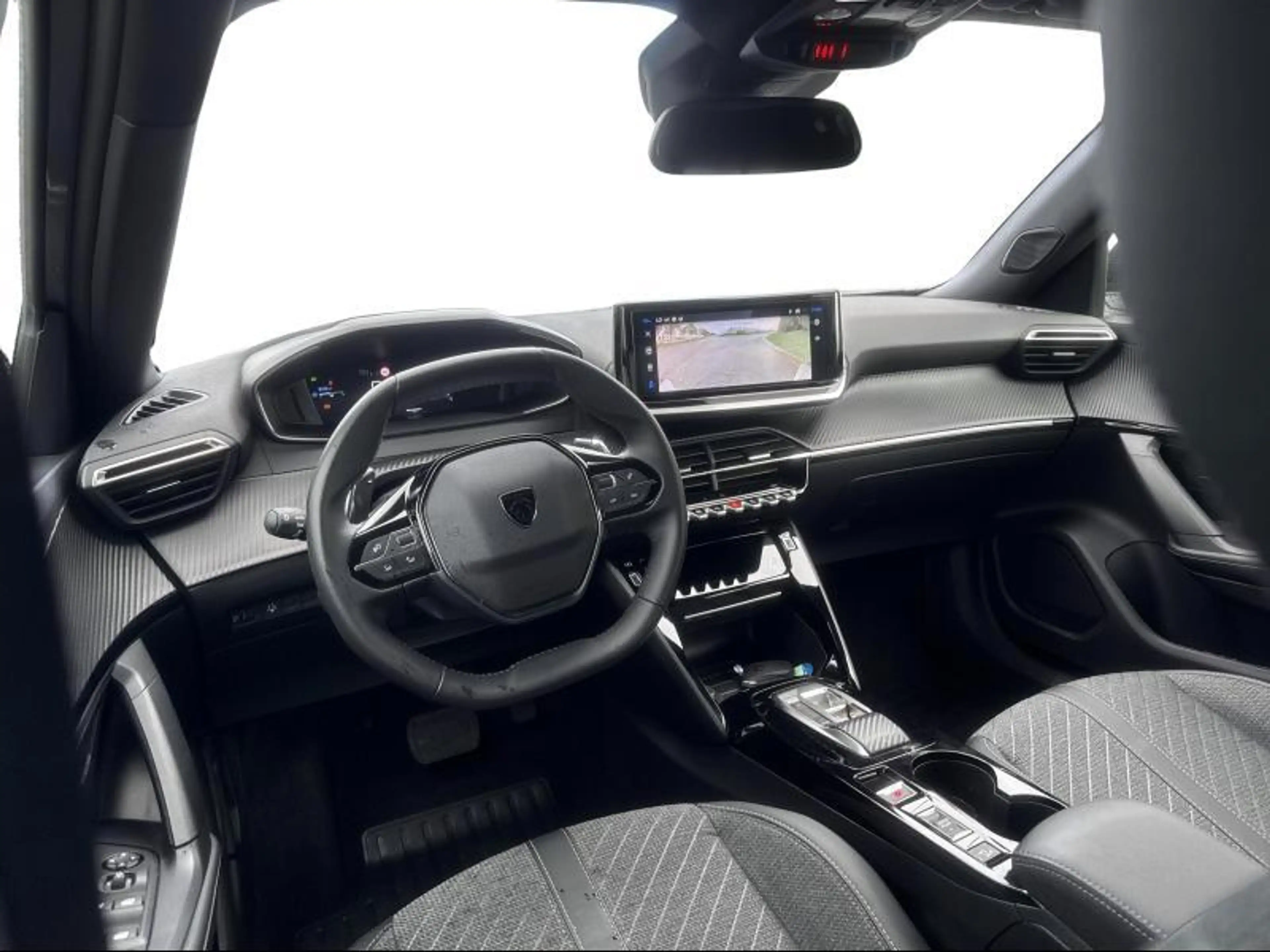 Peugeot 2008 Allure Hybrid 145 DSC6 — photo 11